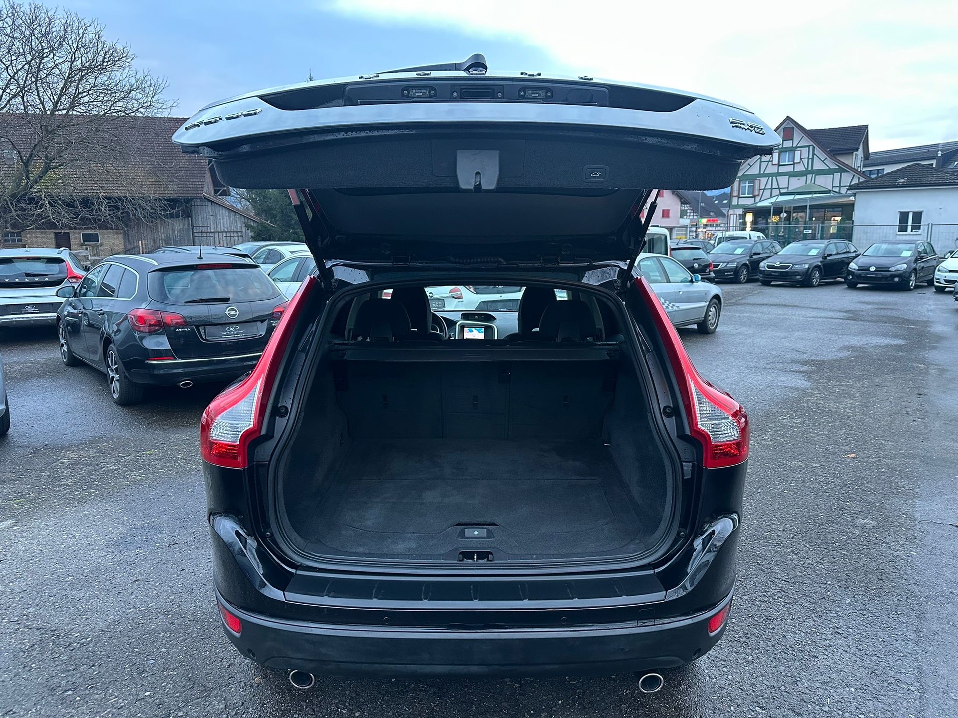VOLVO XC60 D5 AWD Momentum Geartronic-image-10