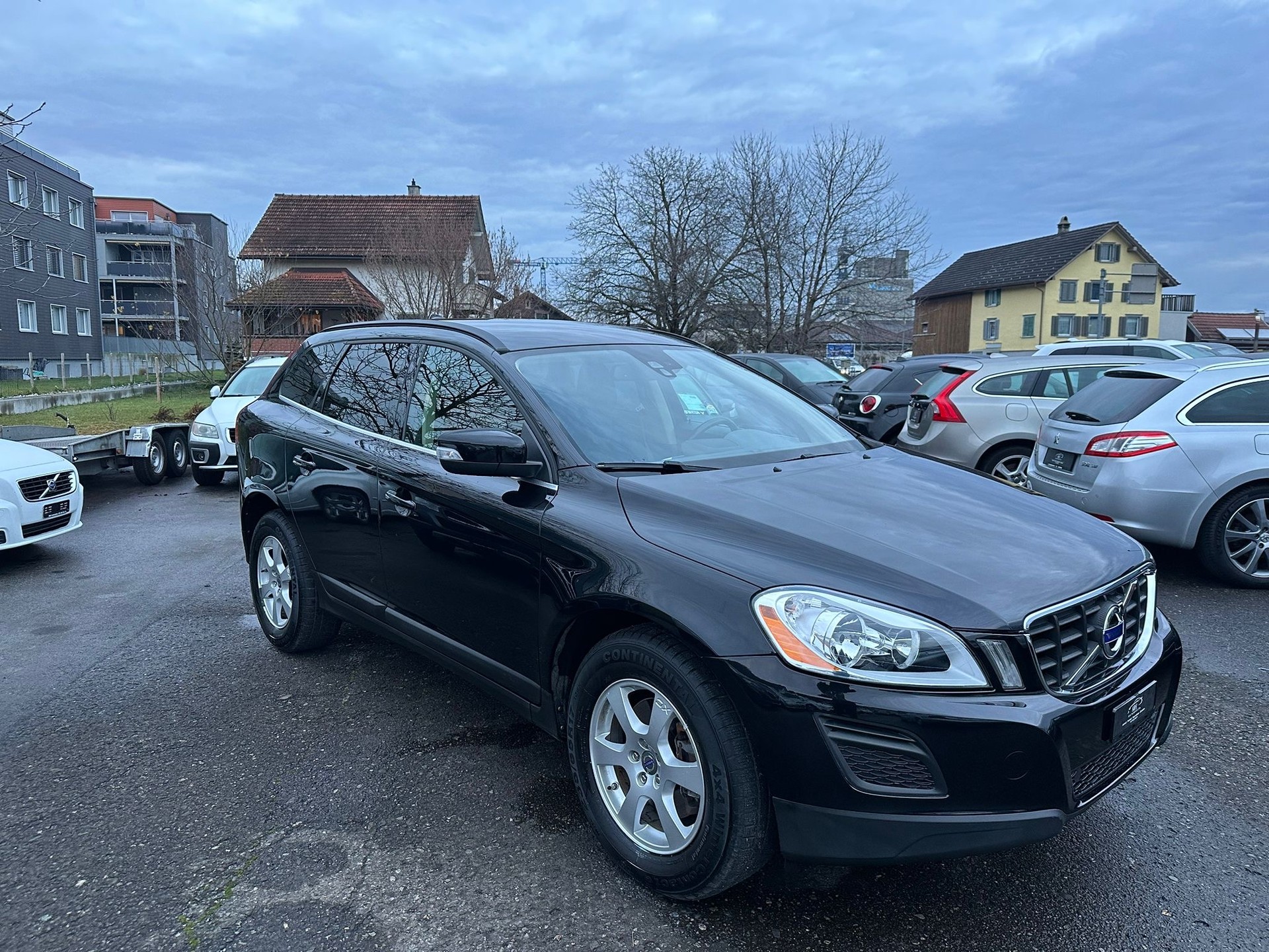 VOLVO XC60 D5 AWD Momentum Geartronic-image-1