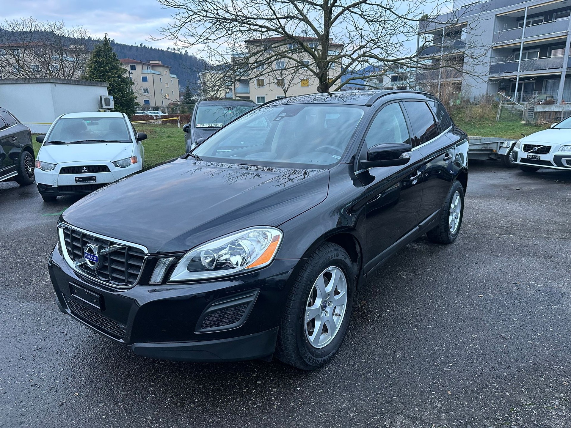 VOLVO XC60 D5 AWD Momentum Geartronic-image-2
