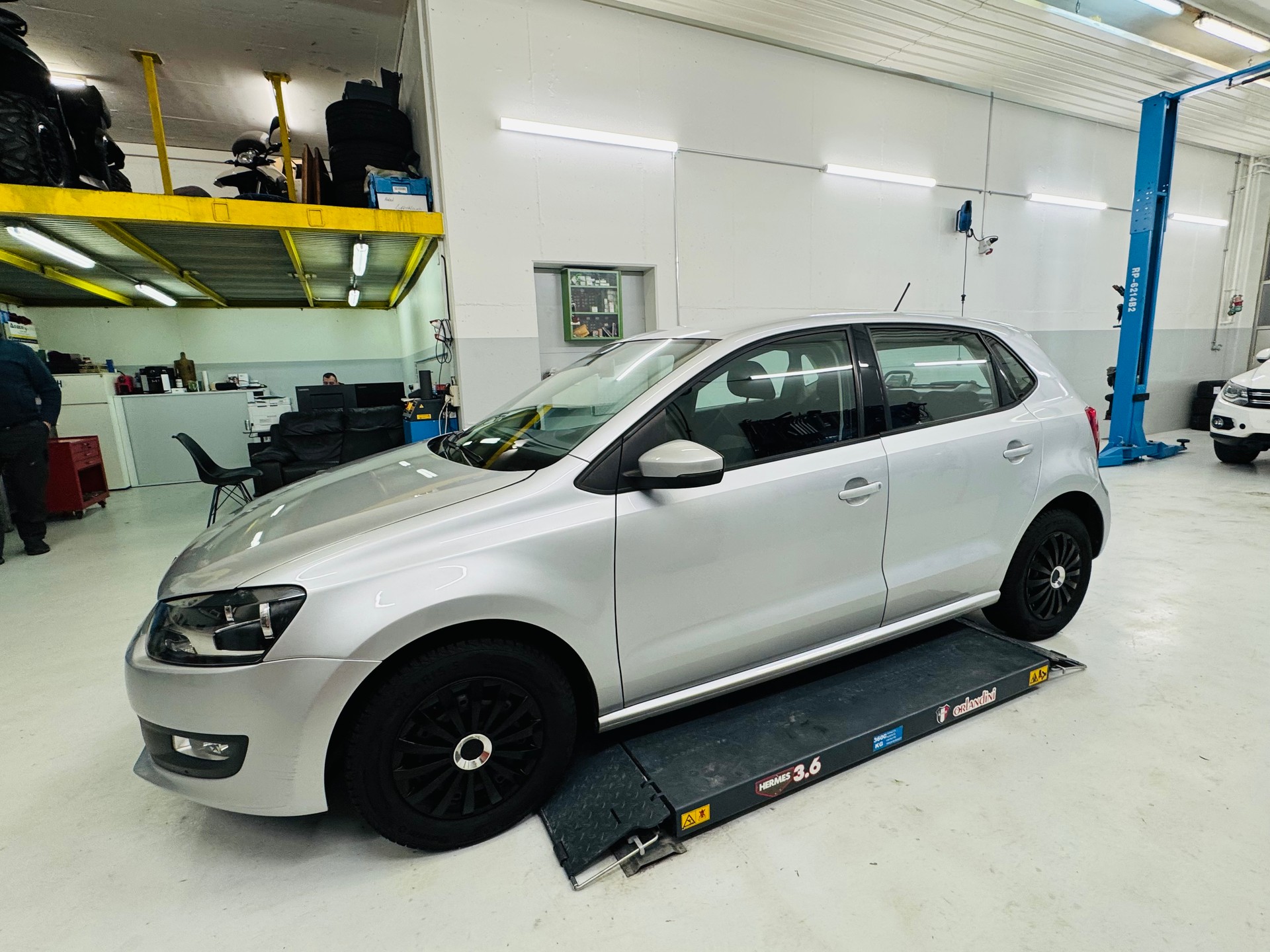 VW Polo 1.4 16V Trendline-image-9
