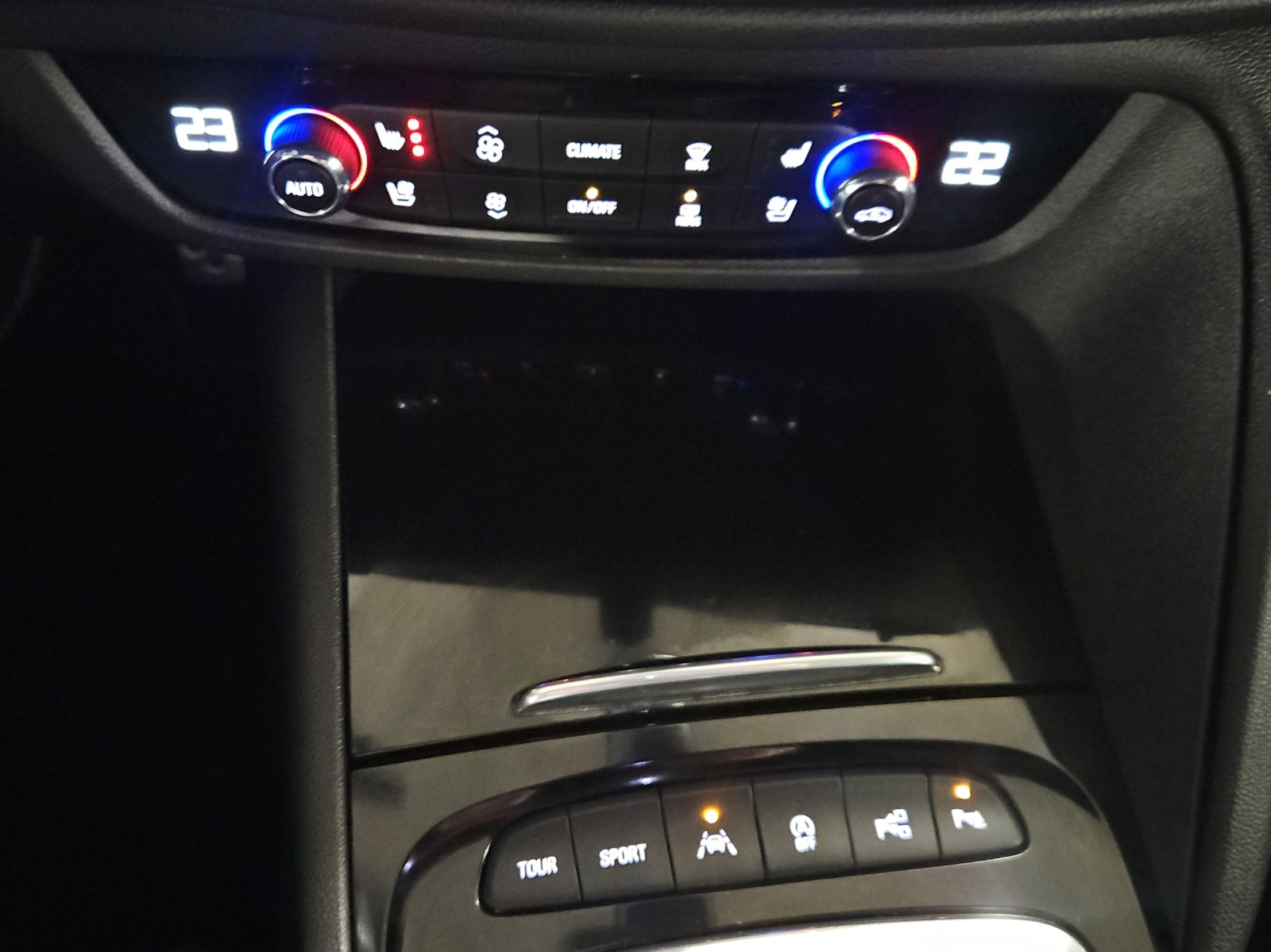 OPEL Insignia 2.0 T Sports Tourer GSI 4WD Automat-image-24