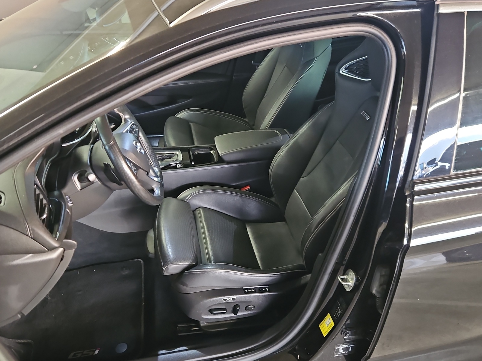 OPEL Insignia 2.0 T Sports Tourer GSI 4WD Automat-image-8
