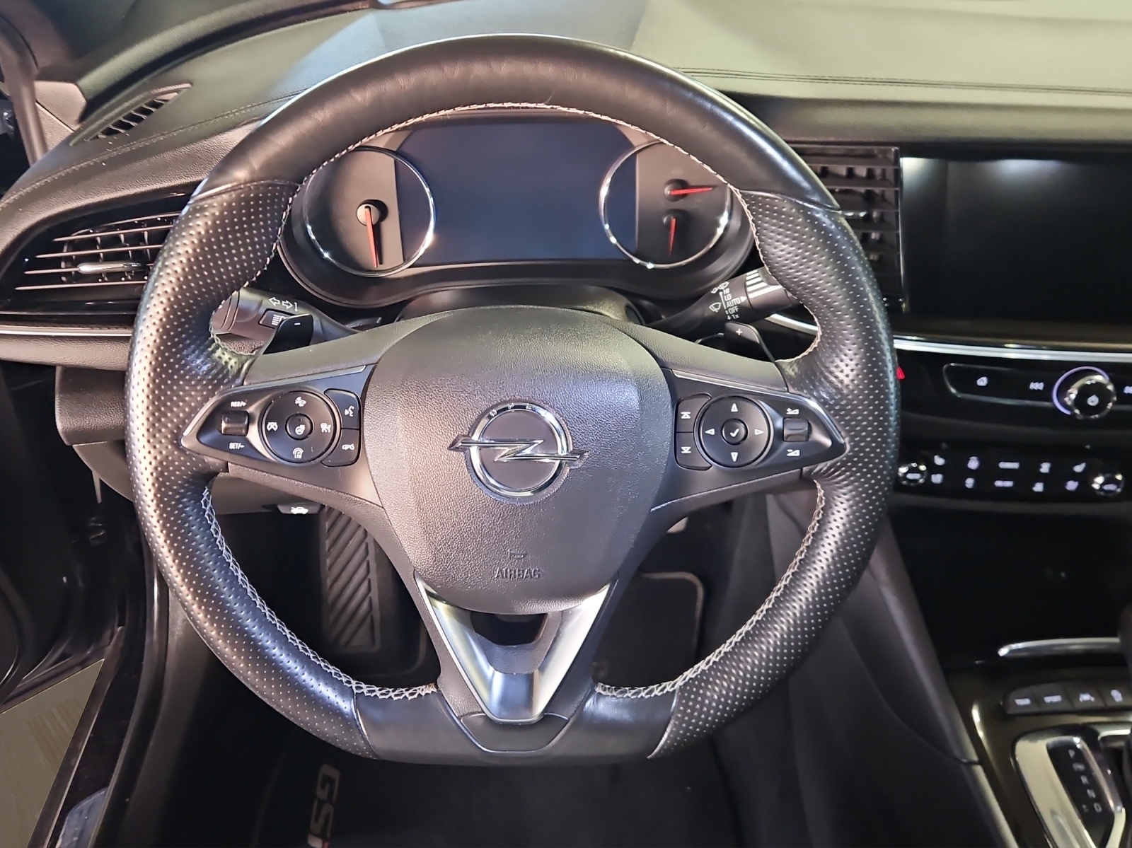 OPEL Insignia 2.0 T Sports Tourer GSI 4WD Automat-image-11