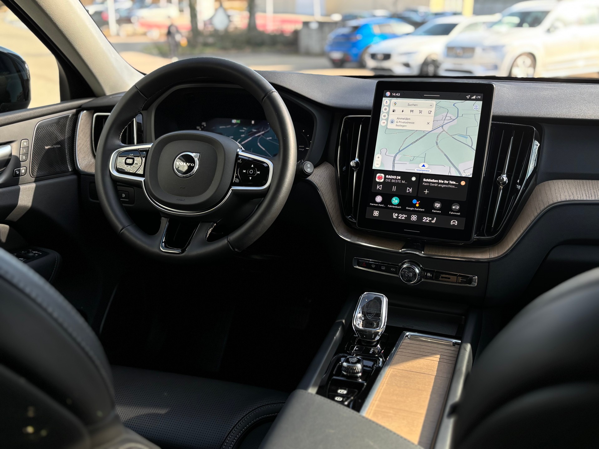 VOLVO XC60 2.0 T8 TE Plus Dark eAWD-image-12