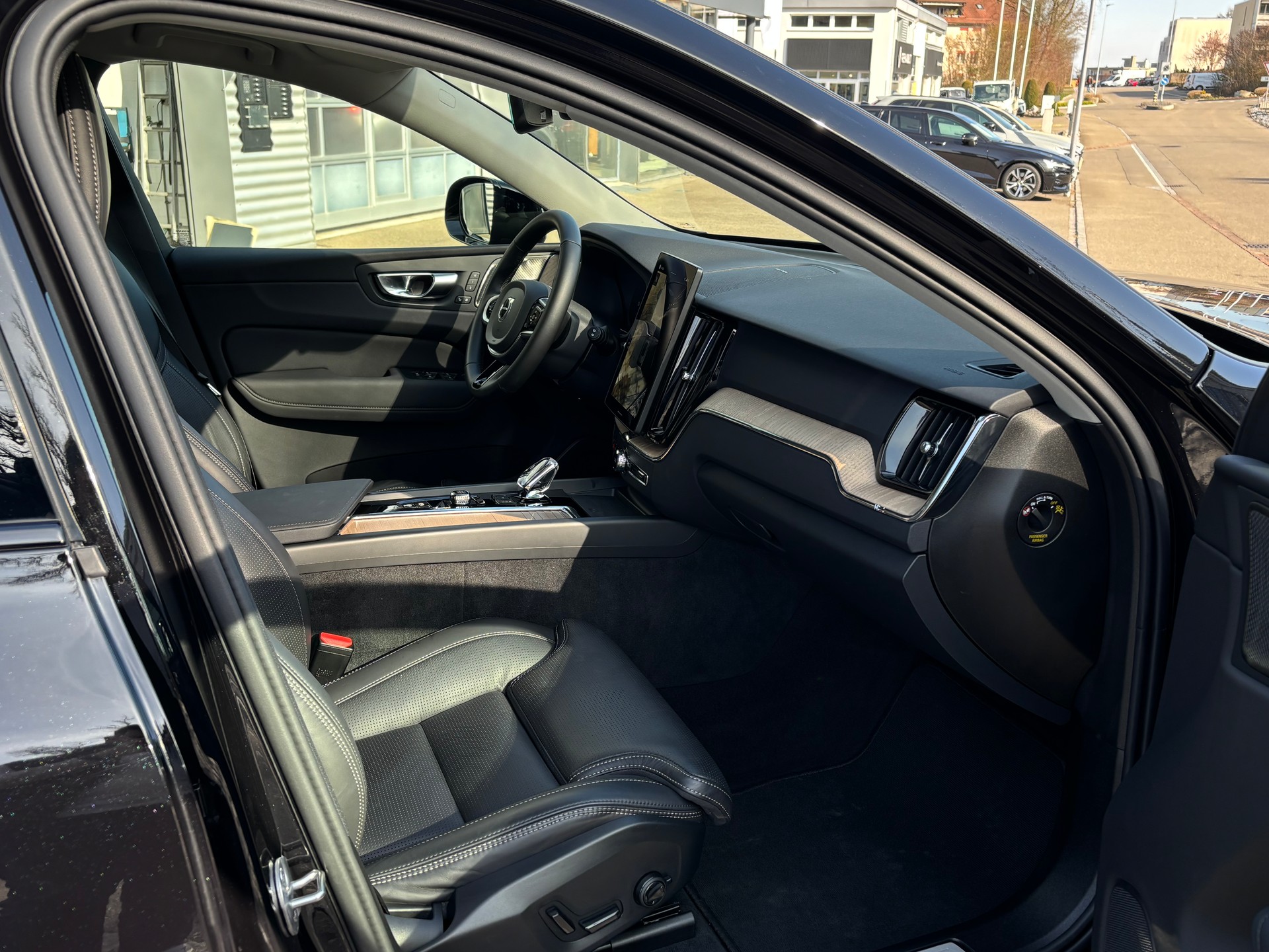 VOLVO XC60 2.0 T8 TE Plus Dark eAWD-image-6