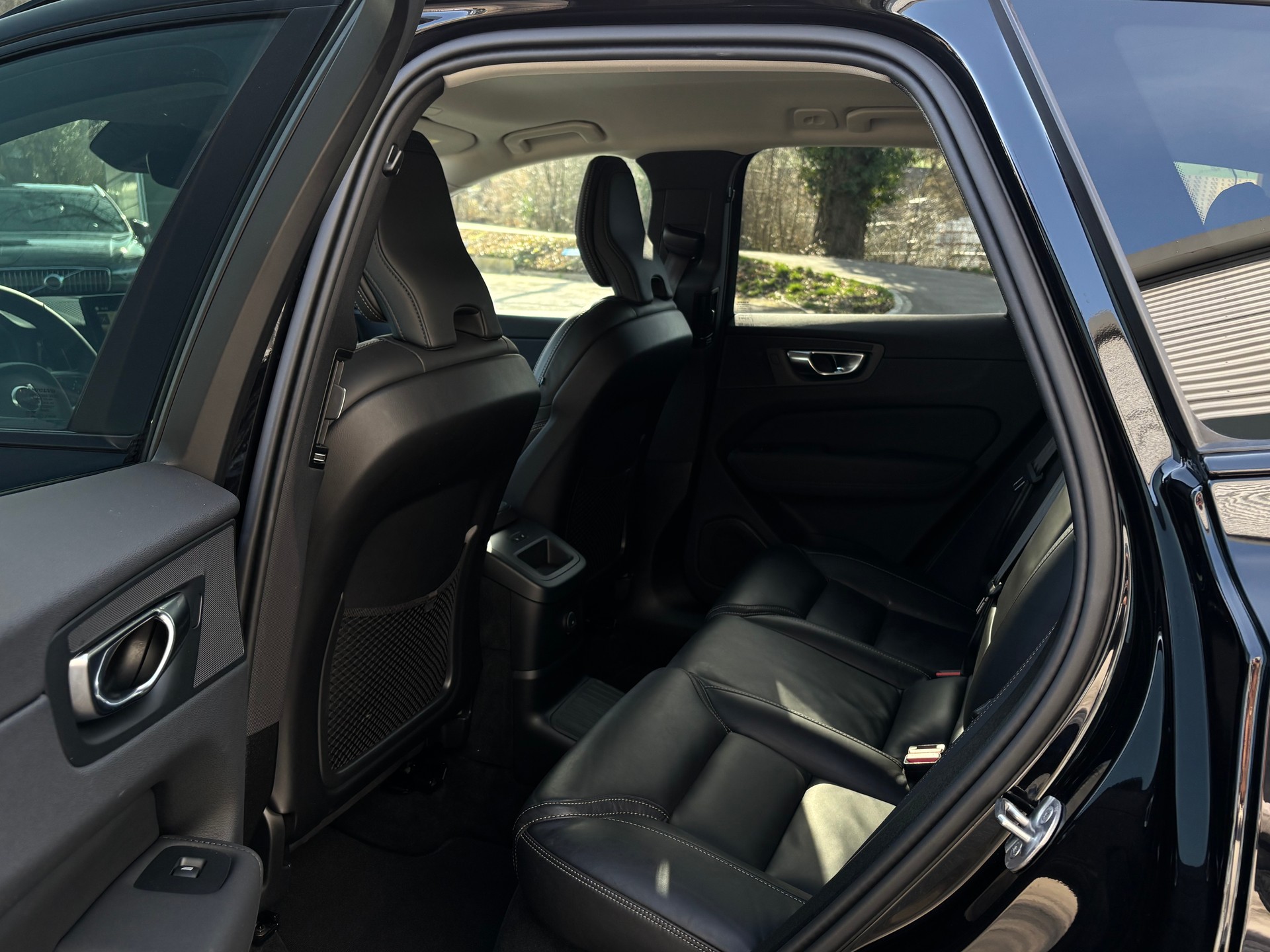 VOLVO XC60 2.0 T8 TE Plus Dark eAWD-image-11