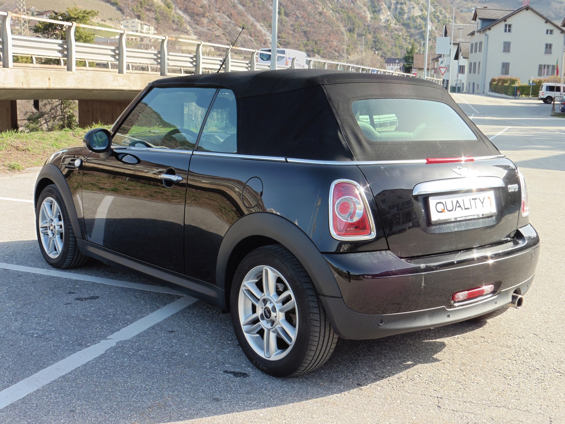 MINI Cooper Cabriolet-image-14