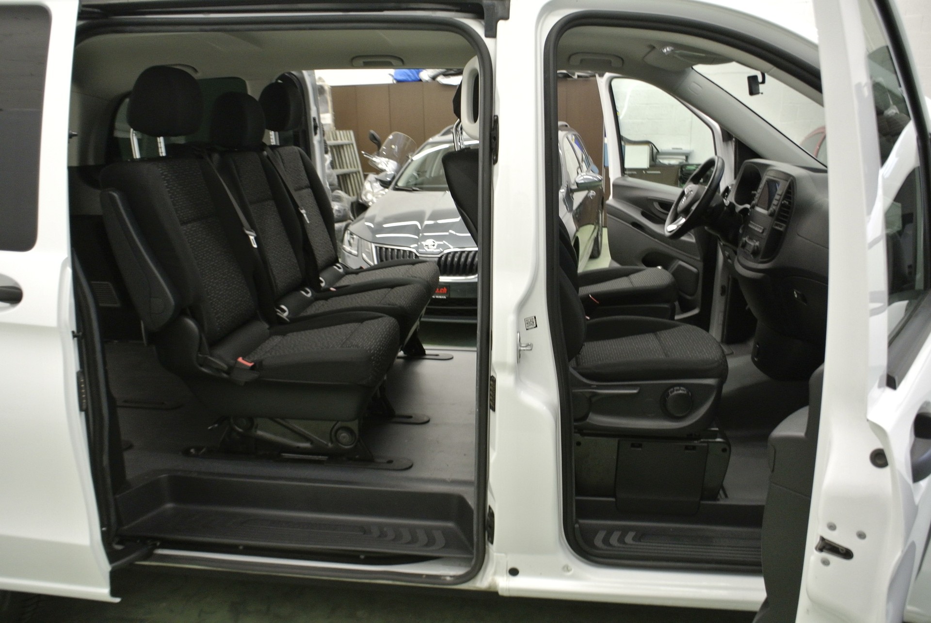 MERCEDES-BENZ Vito 116 CDI Pro Tourer 4Matic 9G-Tronic-image-17