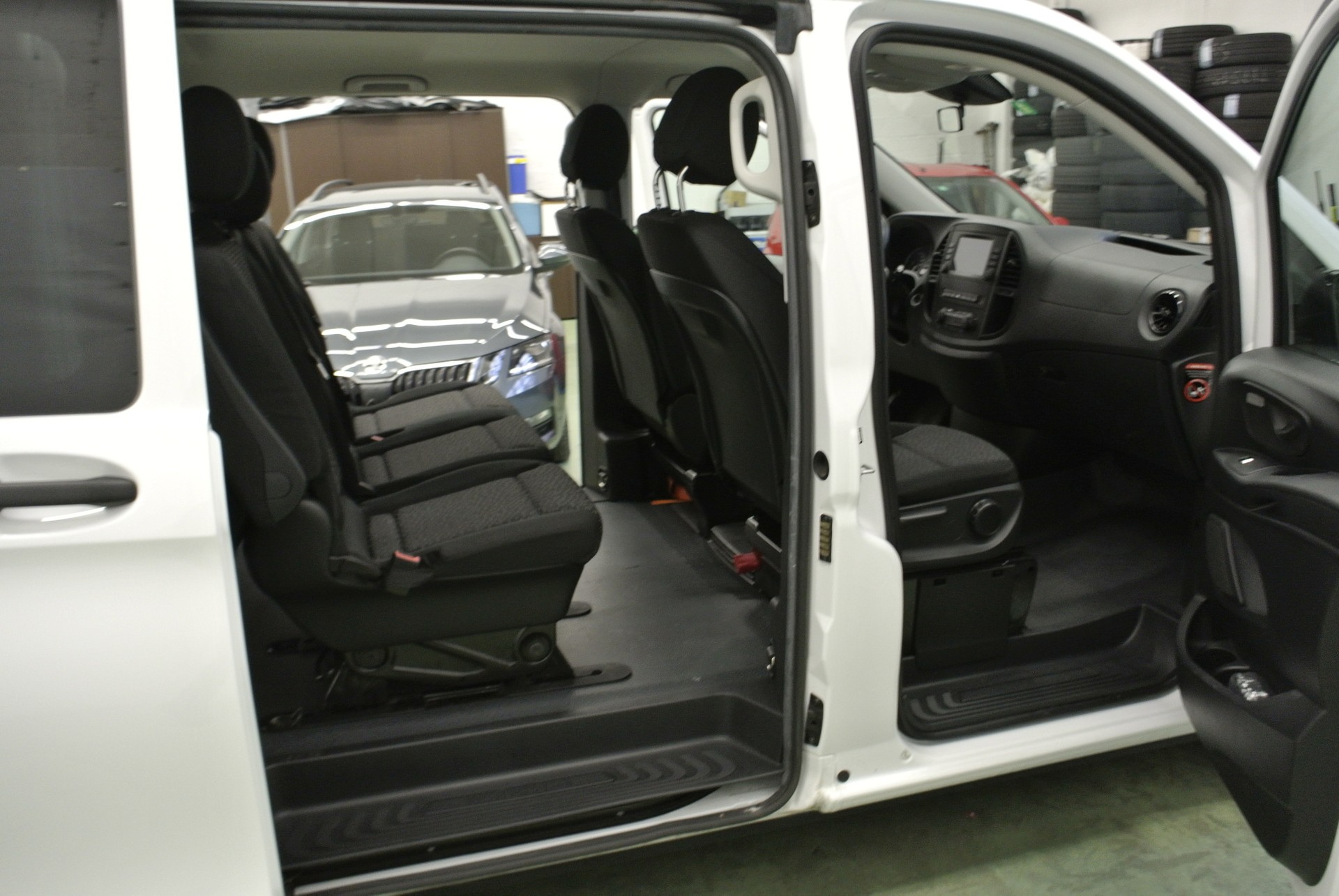 MERCEDES-BENZ Vito 116 CDI Pro Tourer 4Matic 9G-Tronic-image-16