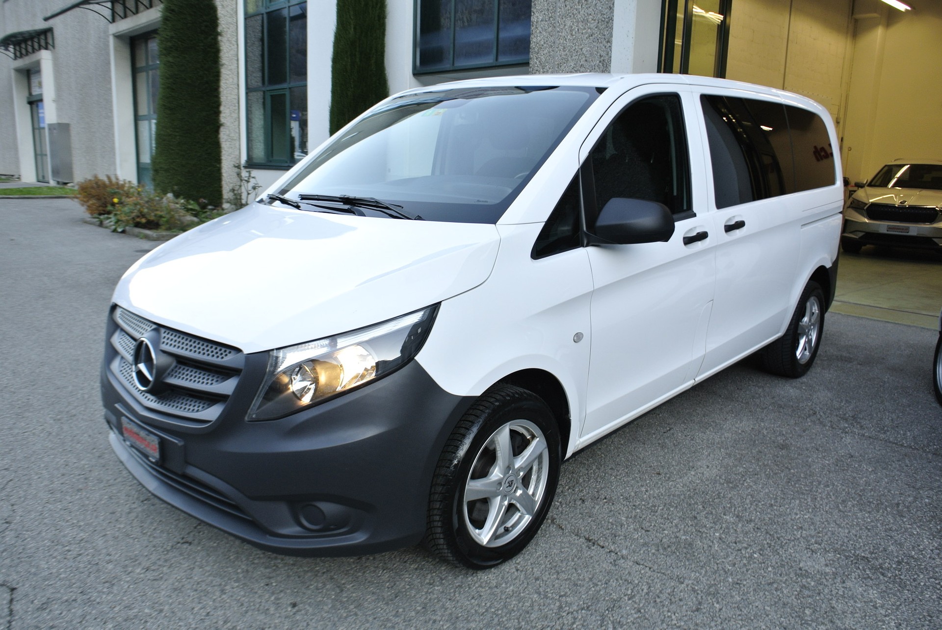 MERCEDES-BENZ Vito 116 CDI Pro Tourer 4Matic 9G-Tronic-image-9