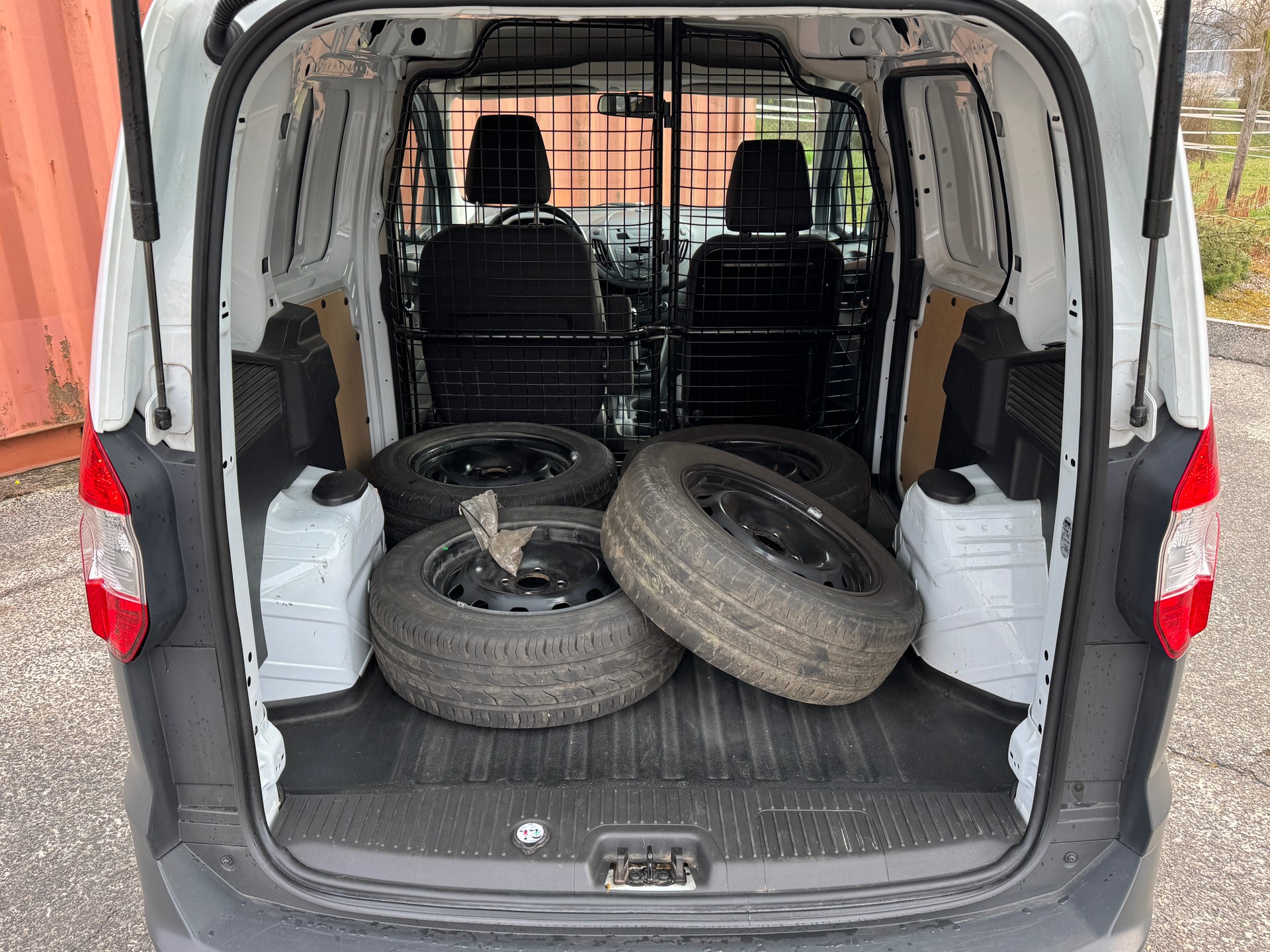 FORD Transit Courier Van 1.0 EcoB Trend-image-6