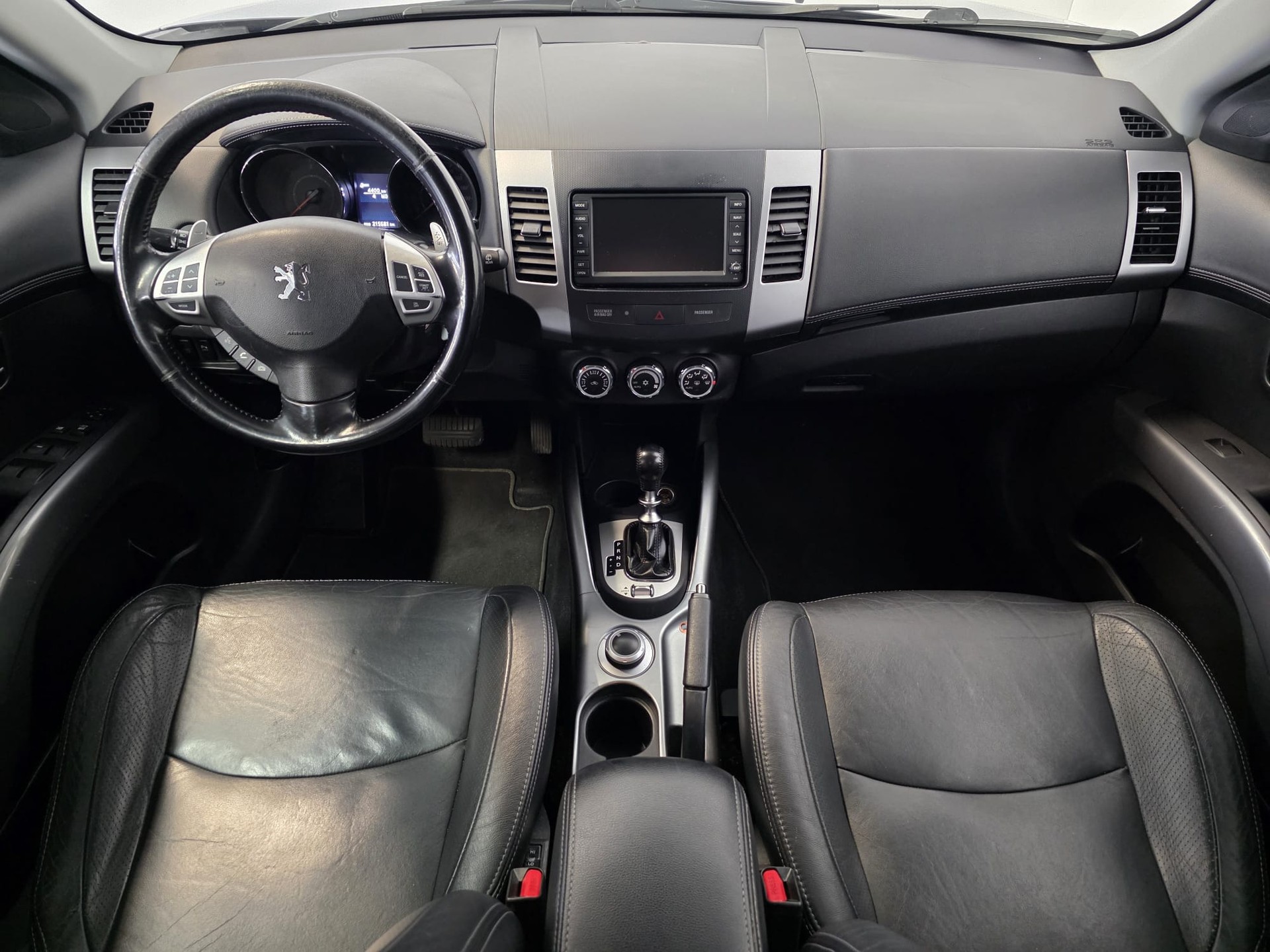 PEUGEOT 4007 2.2 HDi Dynamic-image-14