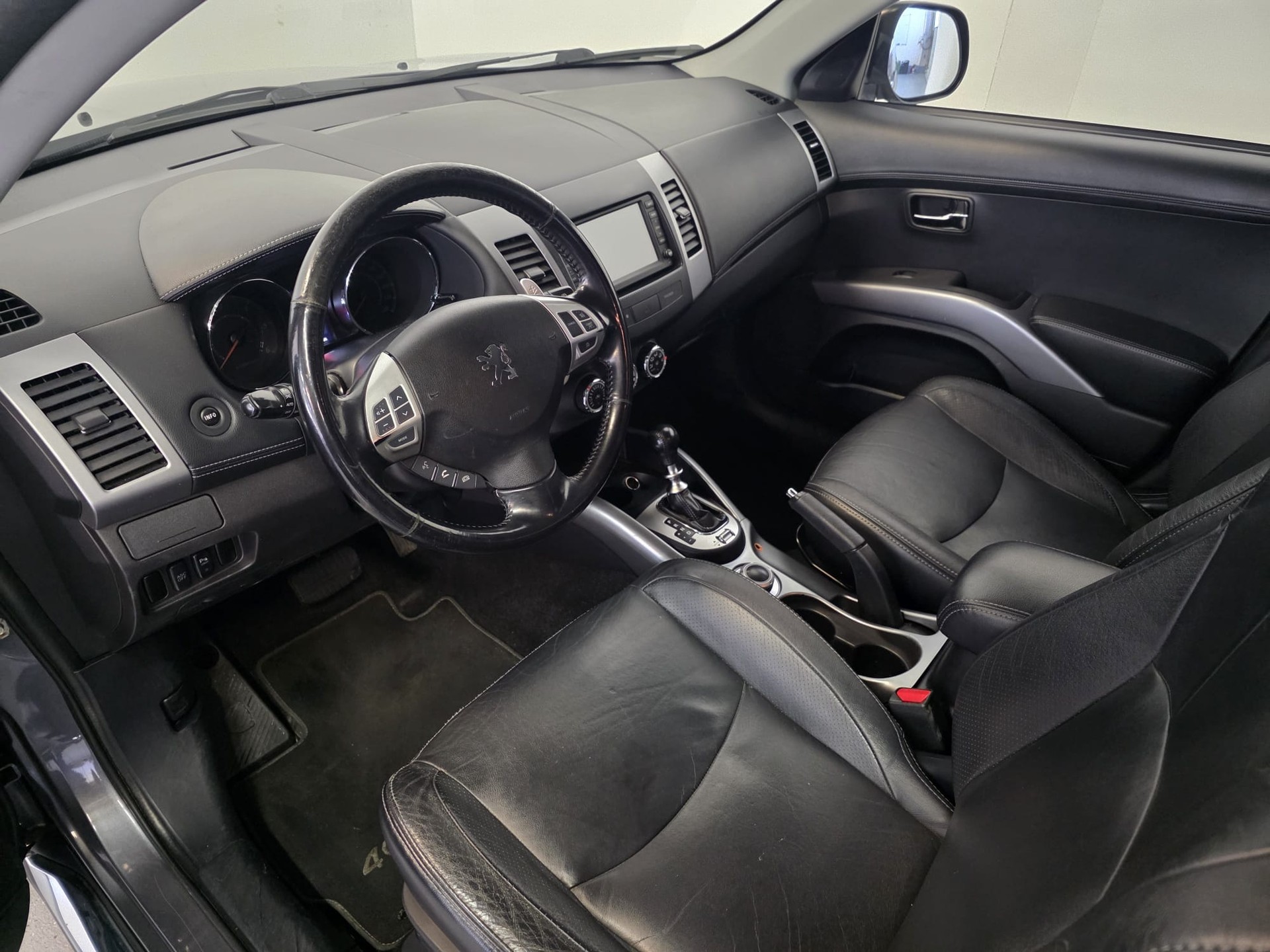 PEUGEOT 4007 2.2 HDi Dynamic-image-15