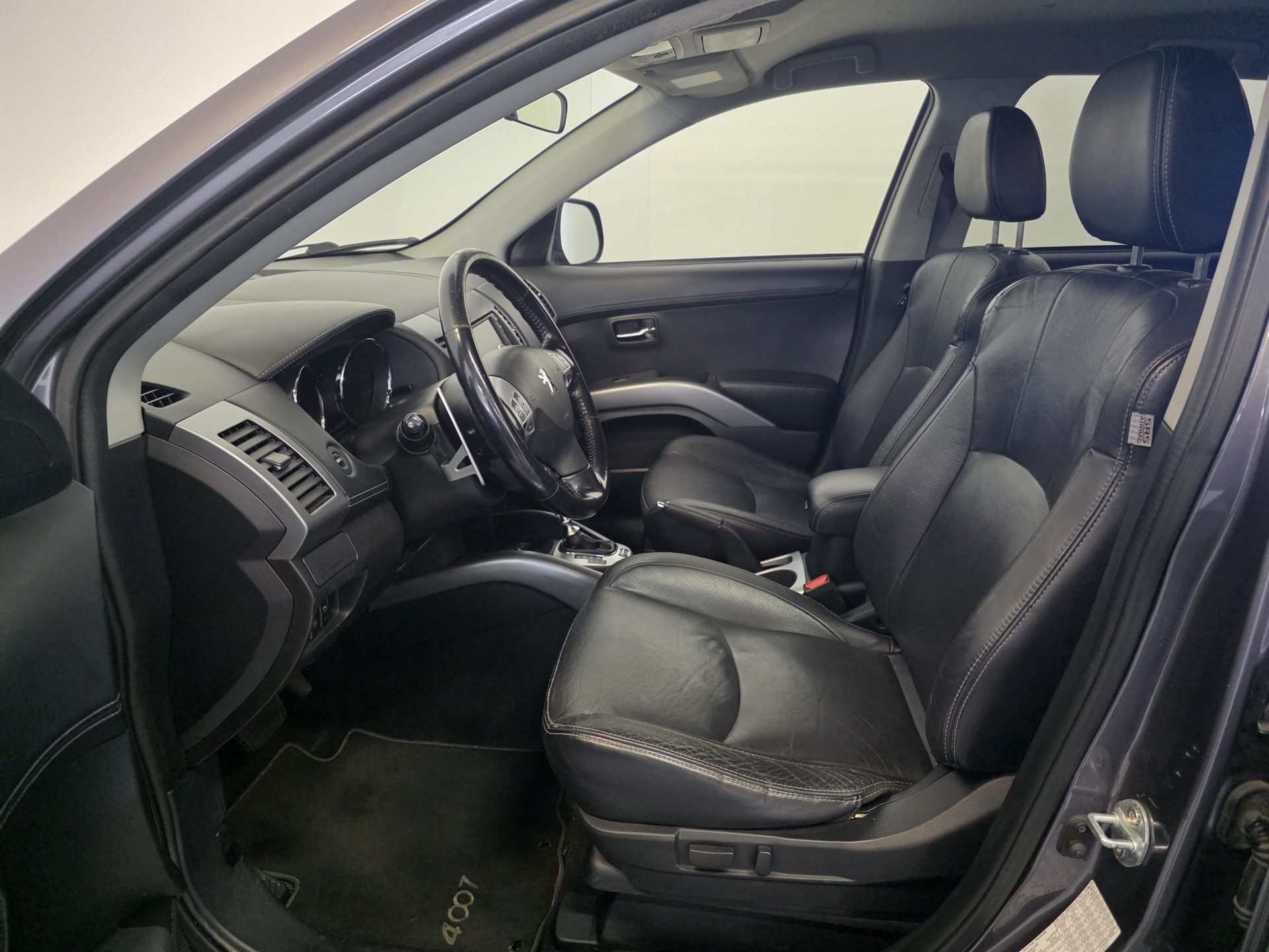 PEUGEOT 4007 2.2 HDi Dynamic-image-17