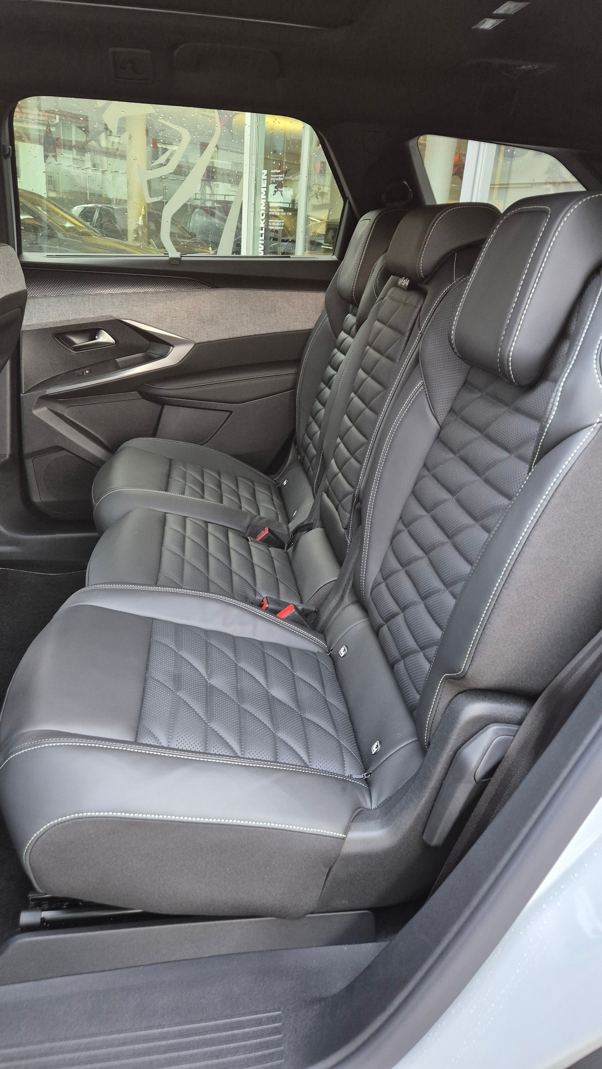PEUGEOT 5008 4x4 GT Exclusive / Helvetia-image-9