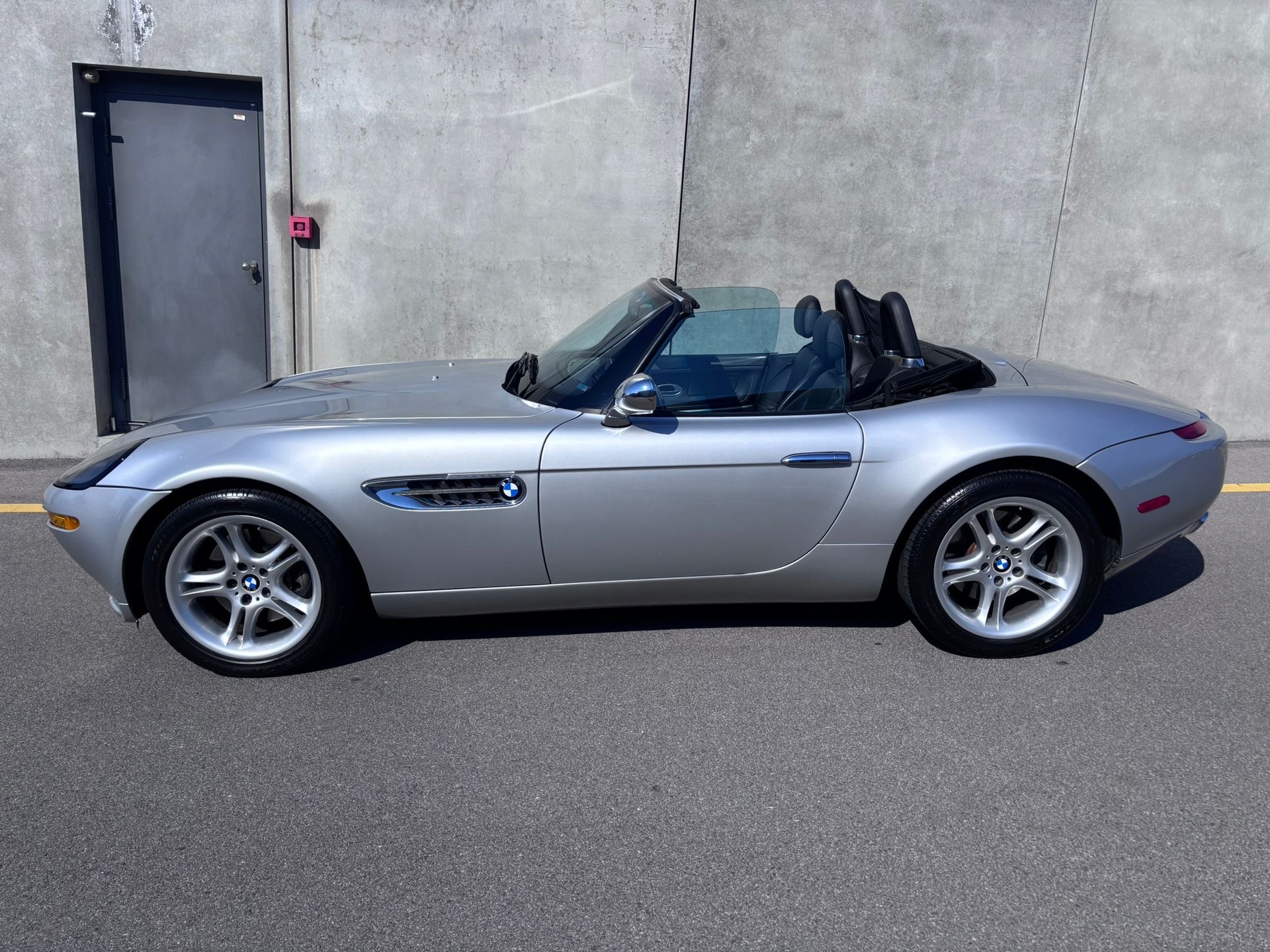 BMW Z8 Roadster-image-11