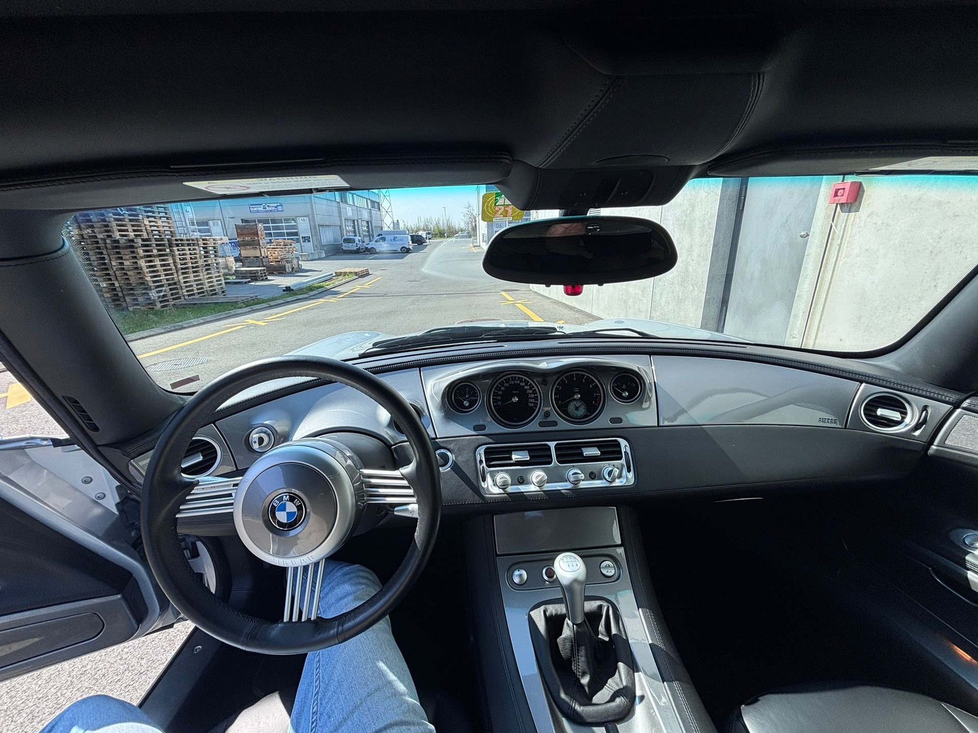 BMW Z8 Roadster-image-13