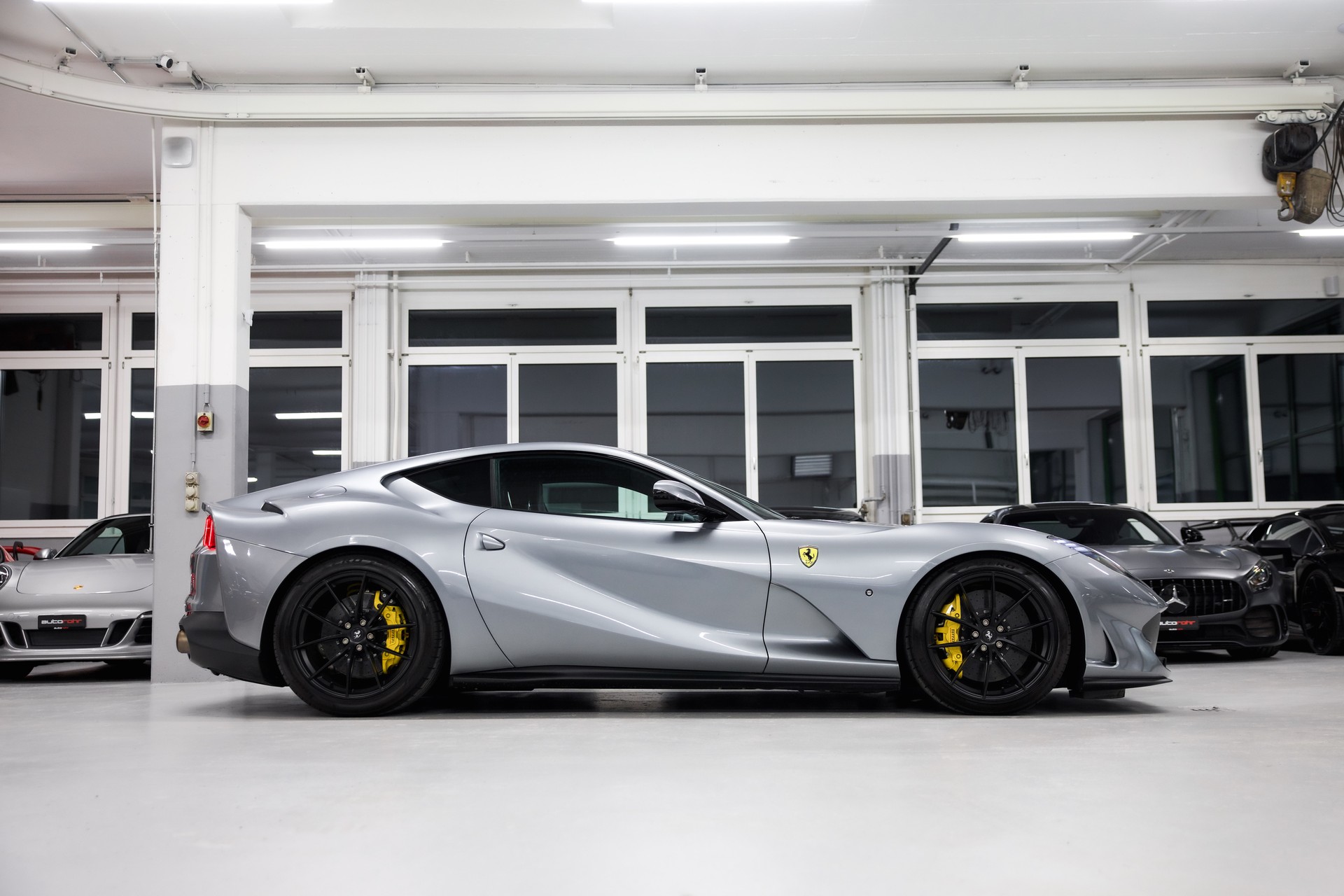 FERRARI 812 Superfast-showroom-element-3