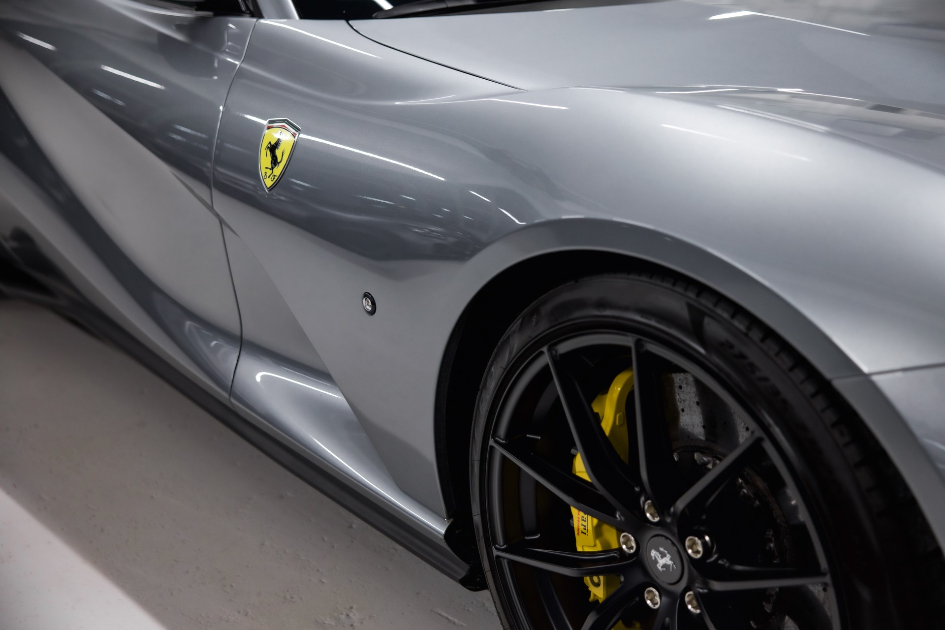FERRARI 812 Superfast-image-14
