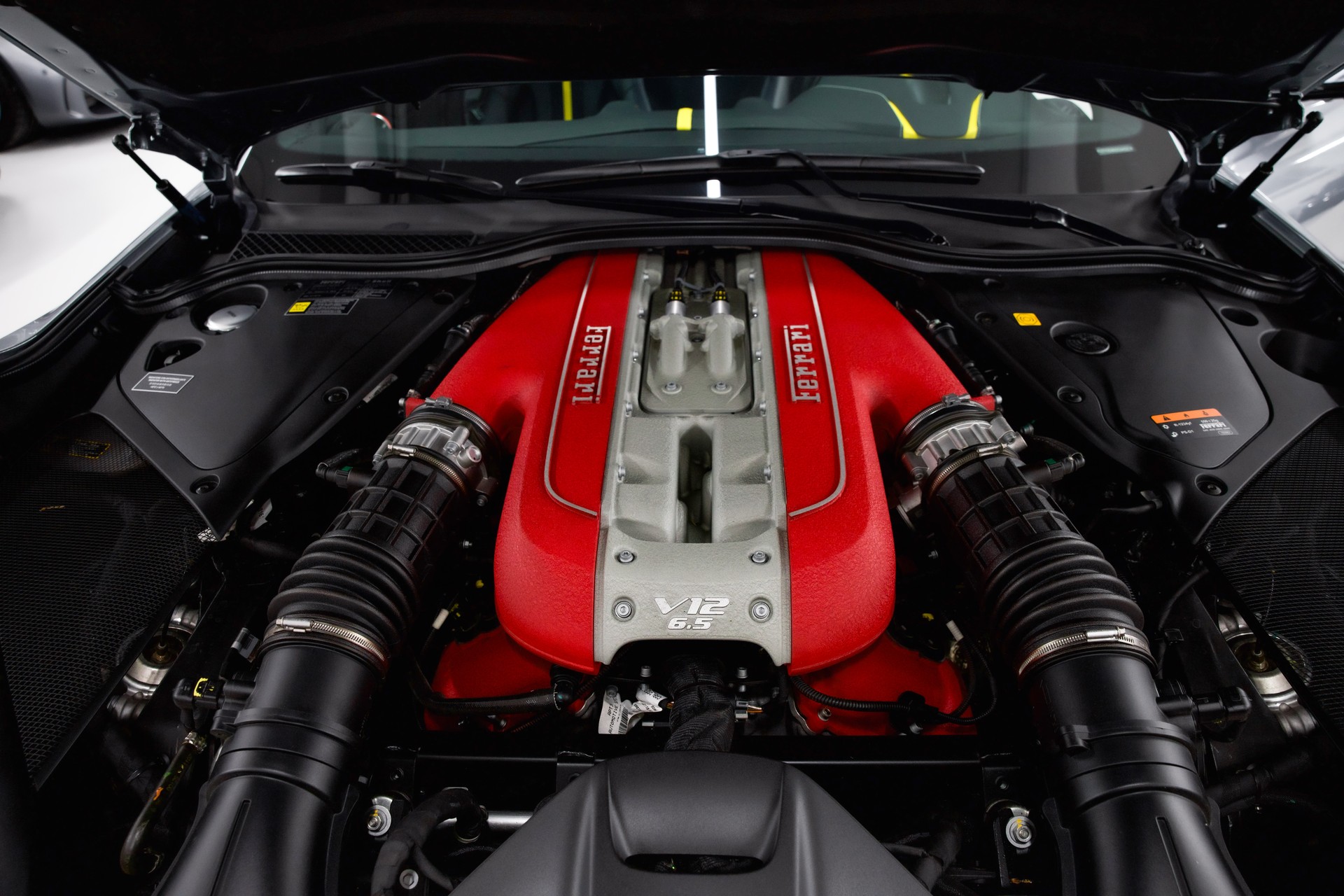 FERRARI 812 Superfast-image-34