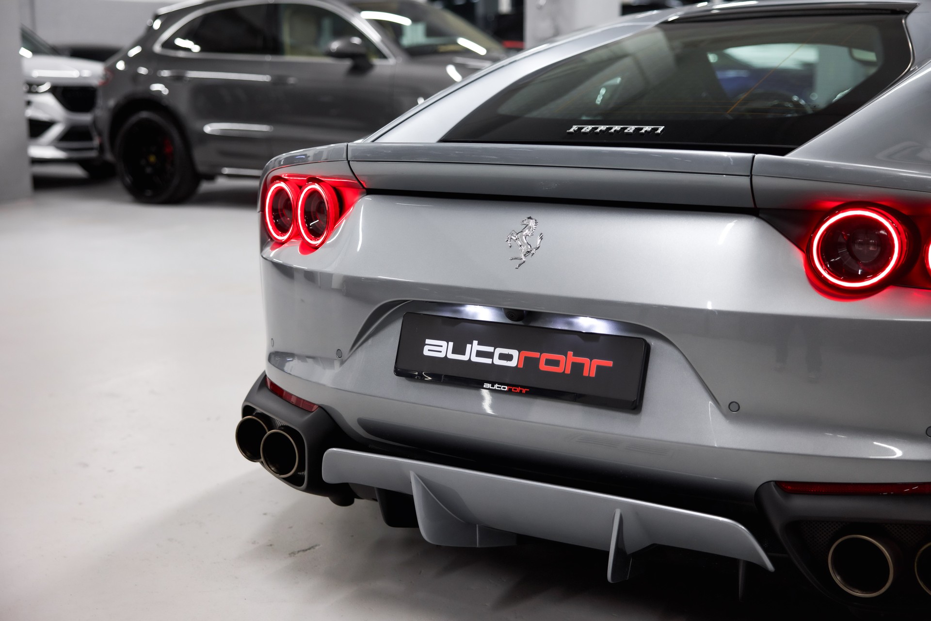 FERRARI 812 Superfast-image-8