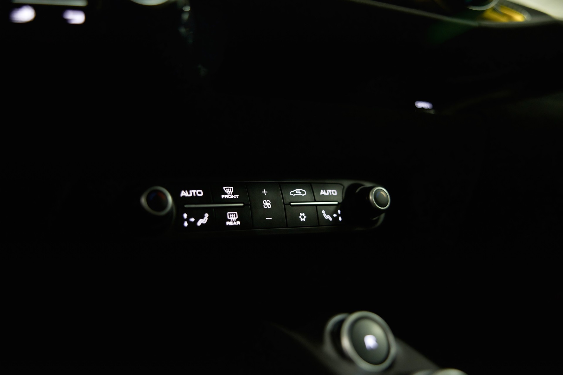 FERRARI 812 Superfast-image-31