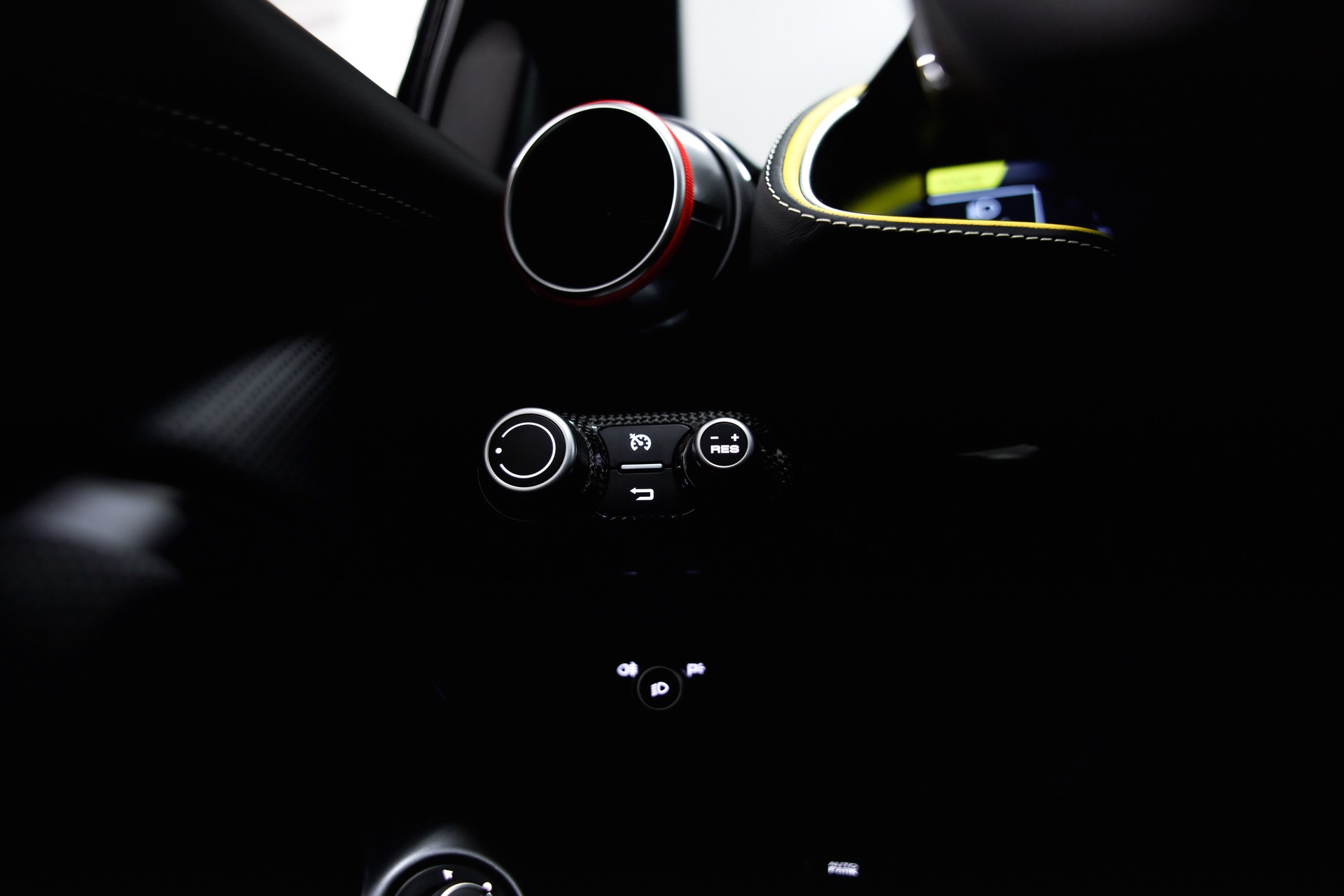 FERRARI 812 Superfast-image-32