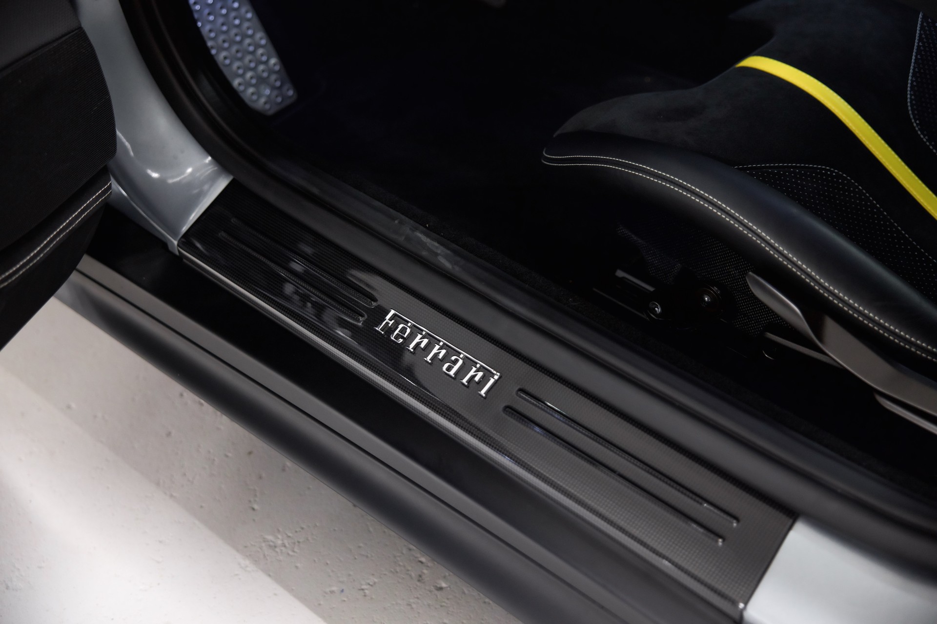 FERRARI 812 Superfast-image-21