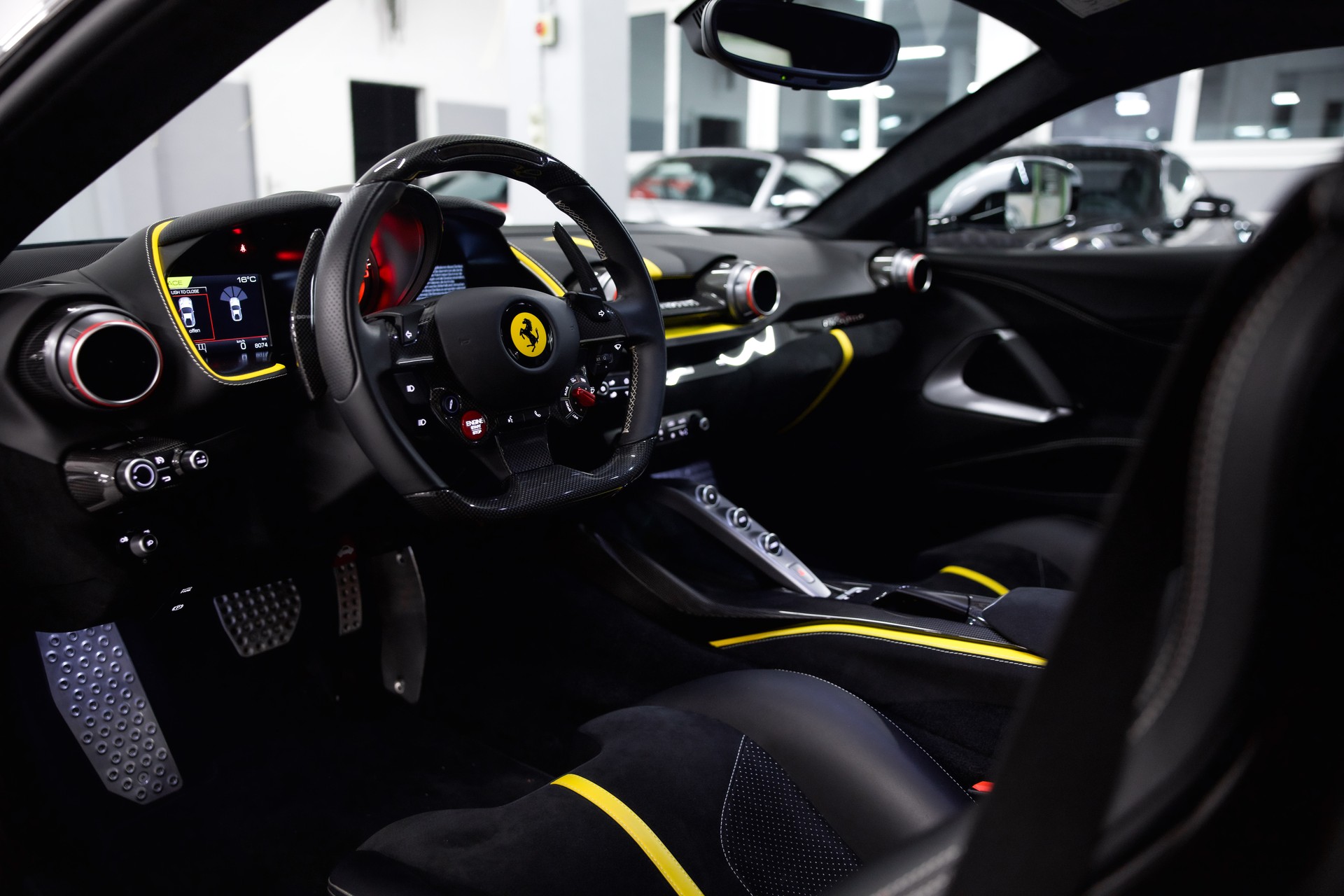 FERRARI 812 Superfast-image-17