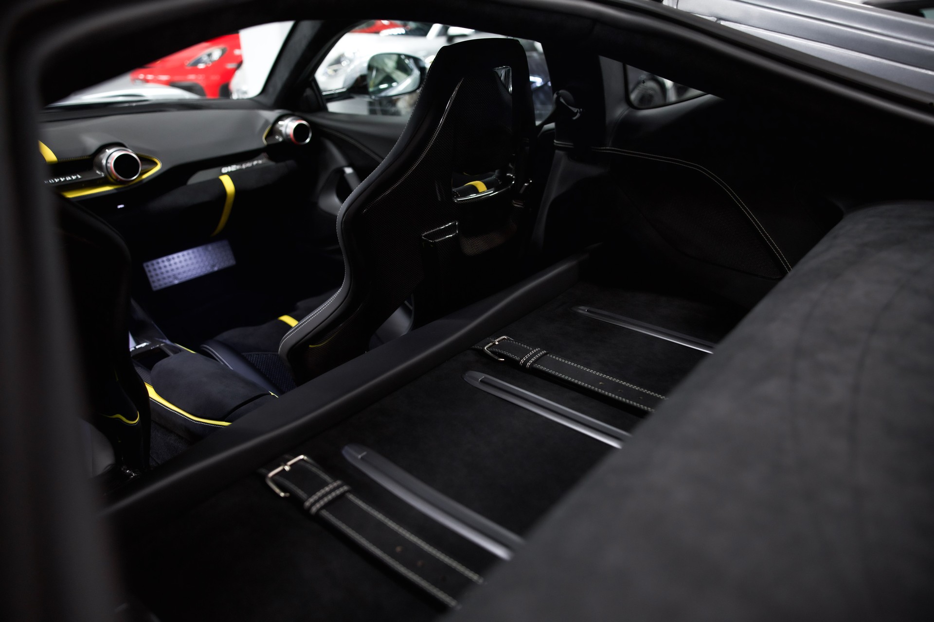 FERRARI 812 Superfast-image-33