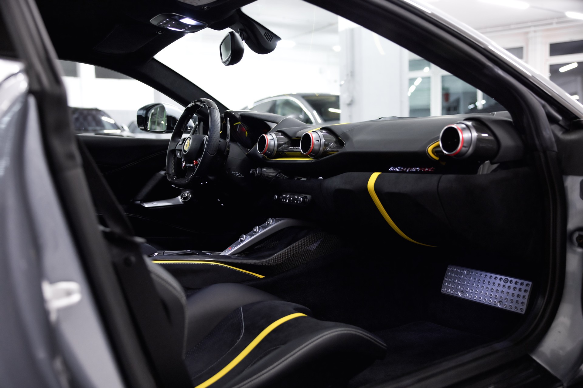 FERRARI 812 Superfast-image-20
