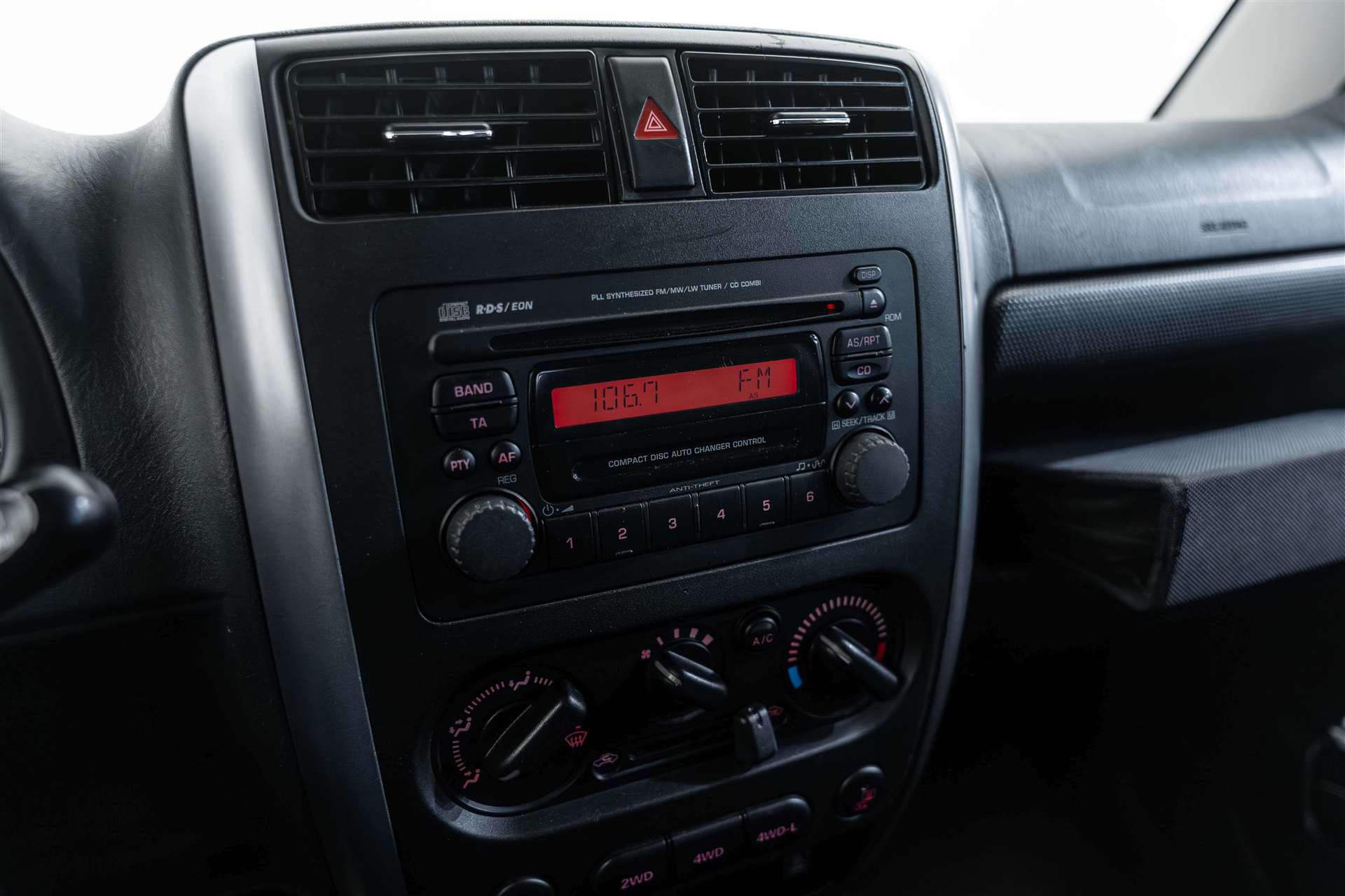 SUZUKI JIMNY 1.3 JLX MT BARRY Edition-image-17