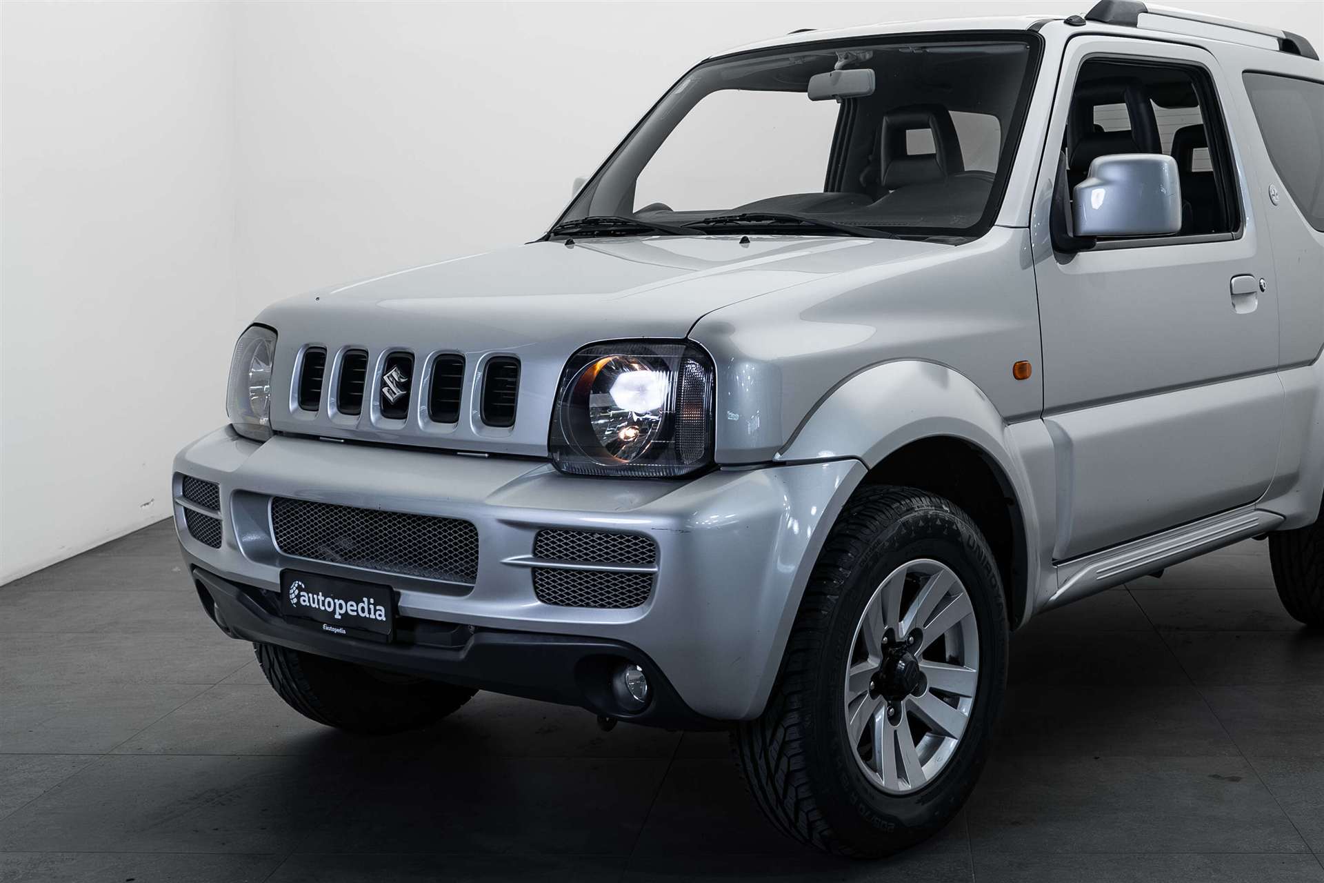 SUZUKI JIMNY 1.3 JLX MT BARRY Edition-showroom-element-1