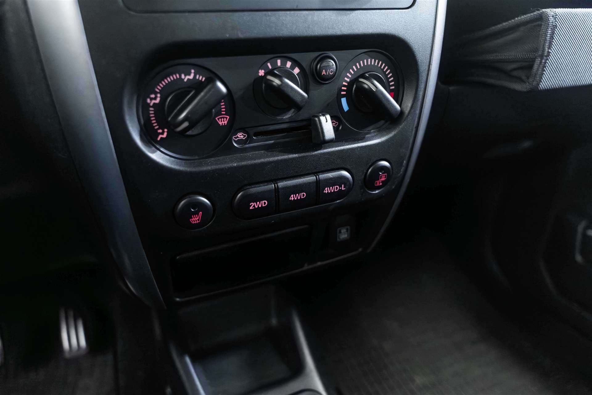 SUZUKI JIMNY 1.3 JLX MT BARRY Edition-image-18