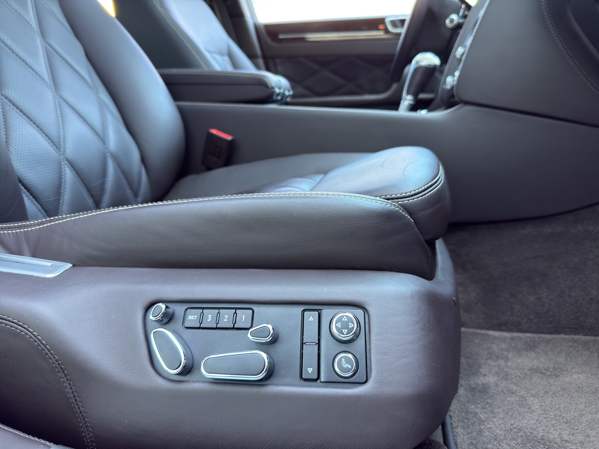 BENTLEY FLYING SPUR-image-8