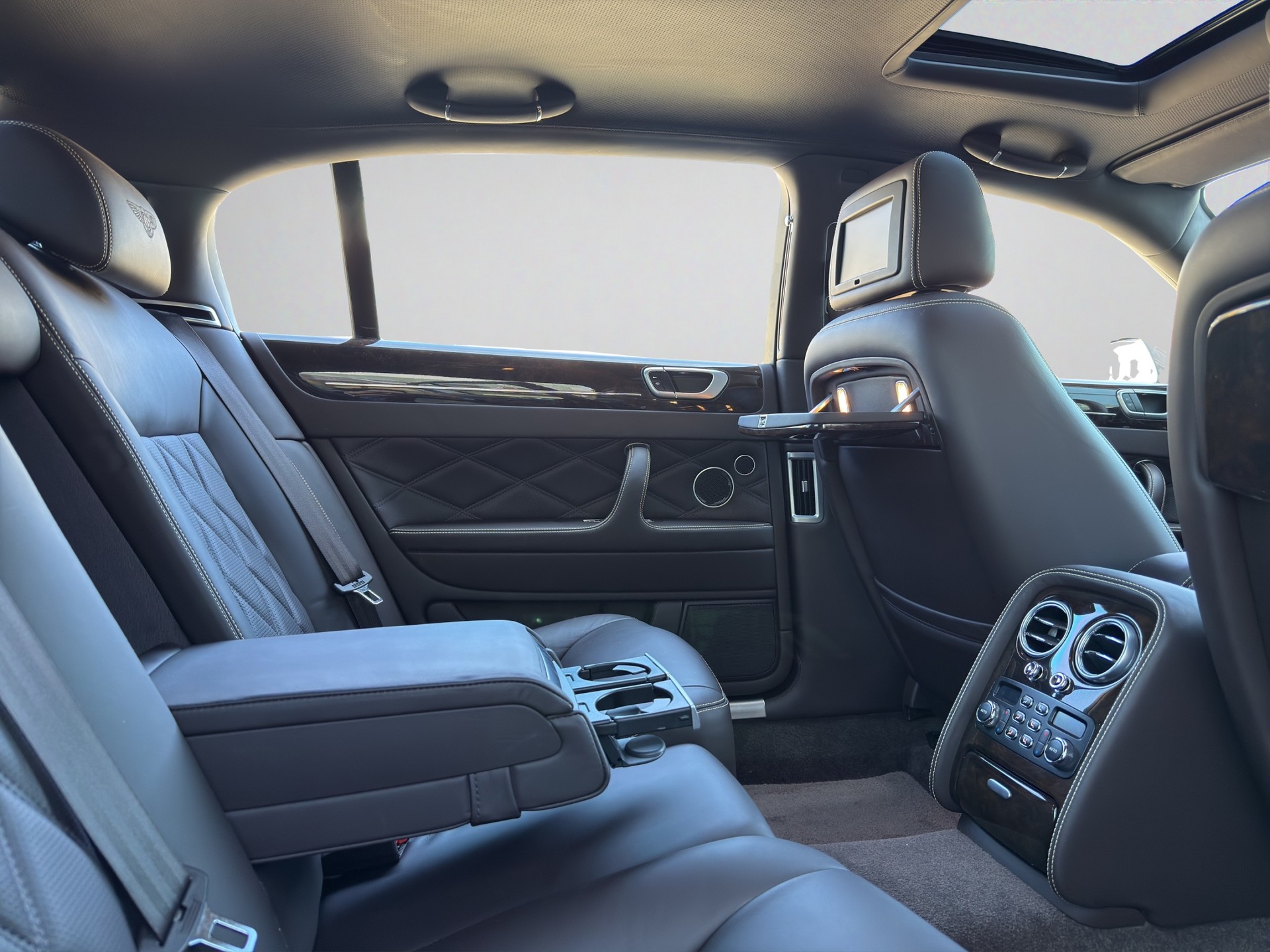 BENTLEY FLYING SPUR-image-15