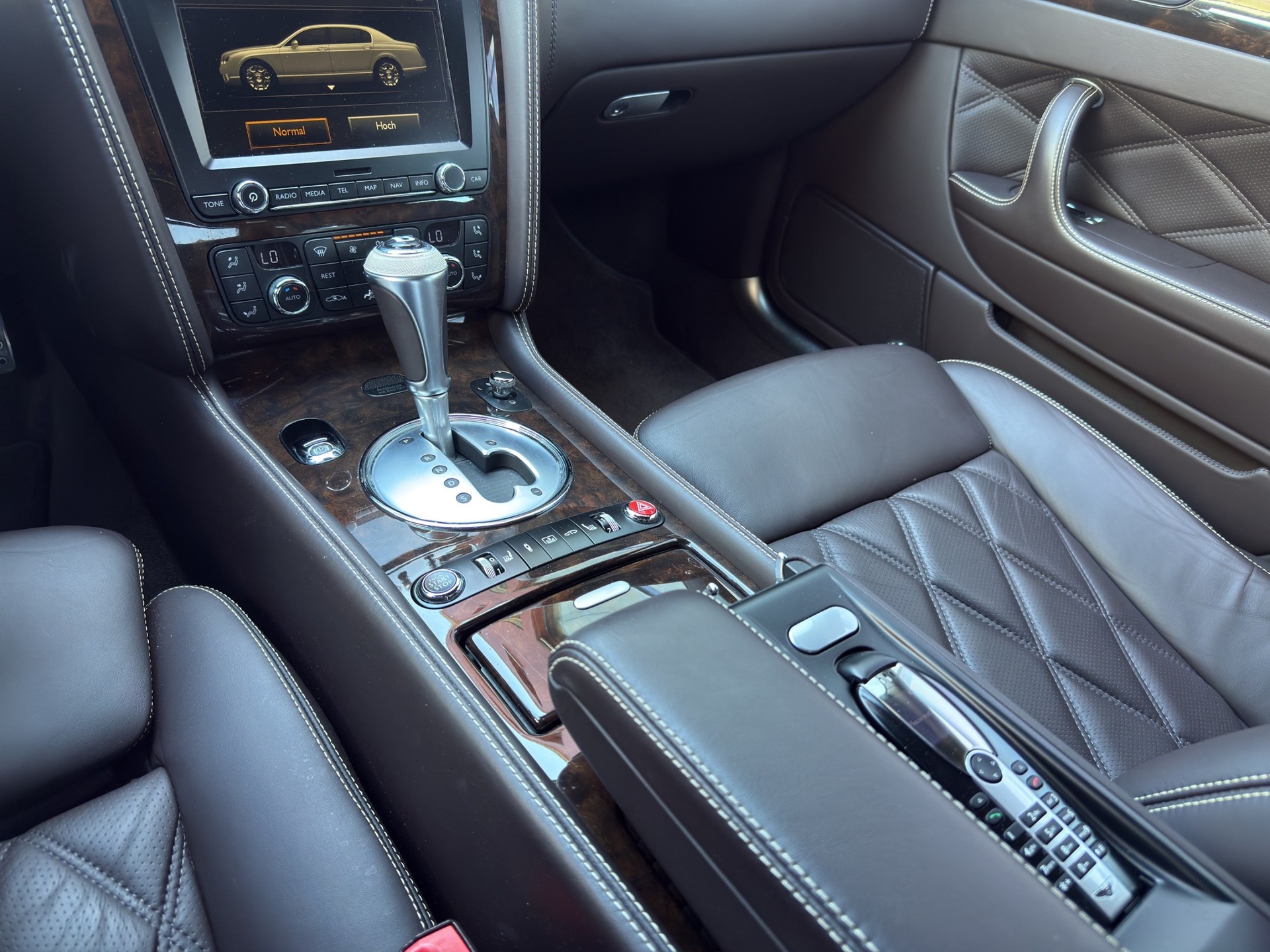BENTLEY FLYING SPUR-image-12