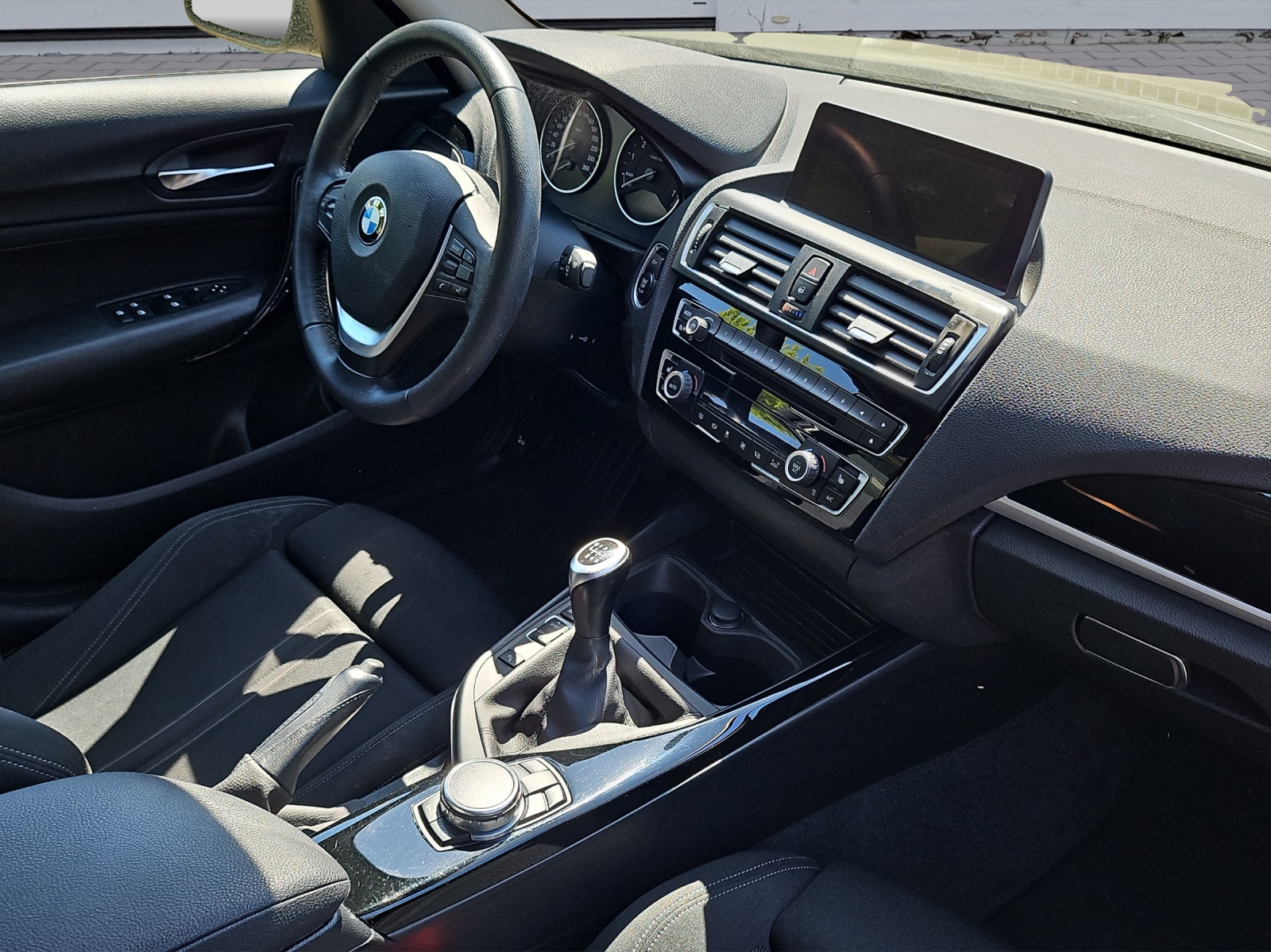 BMW 118i Sport Line-image-12