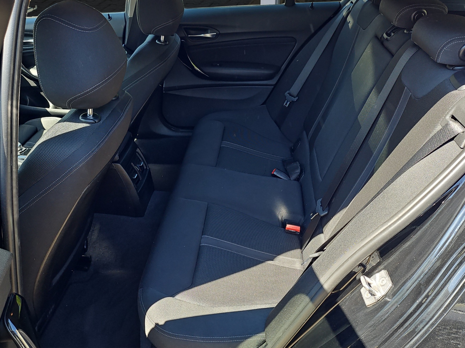 BMW 118i Sport Line-image-15