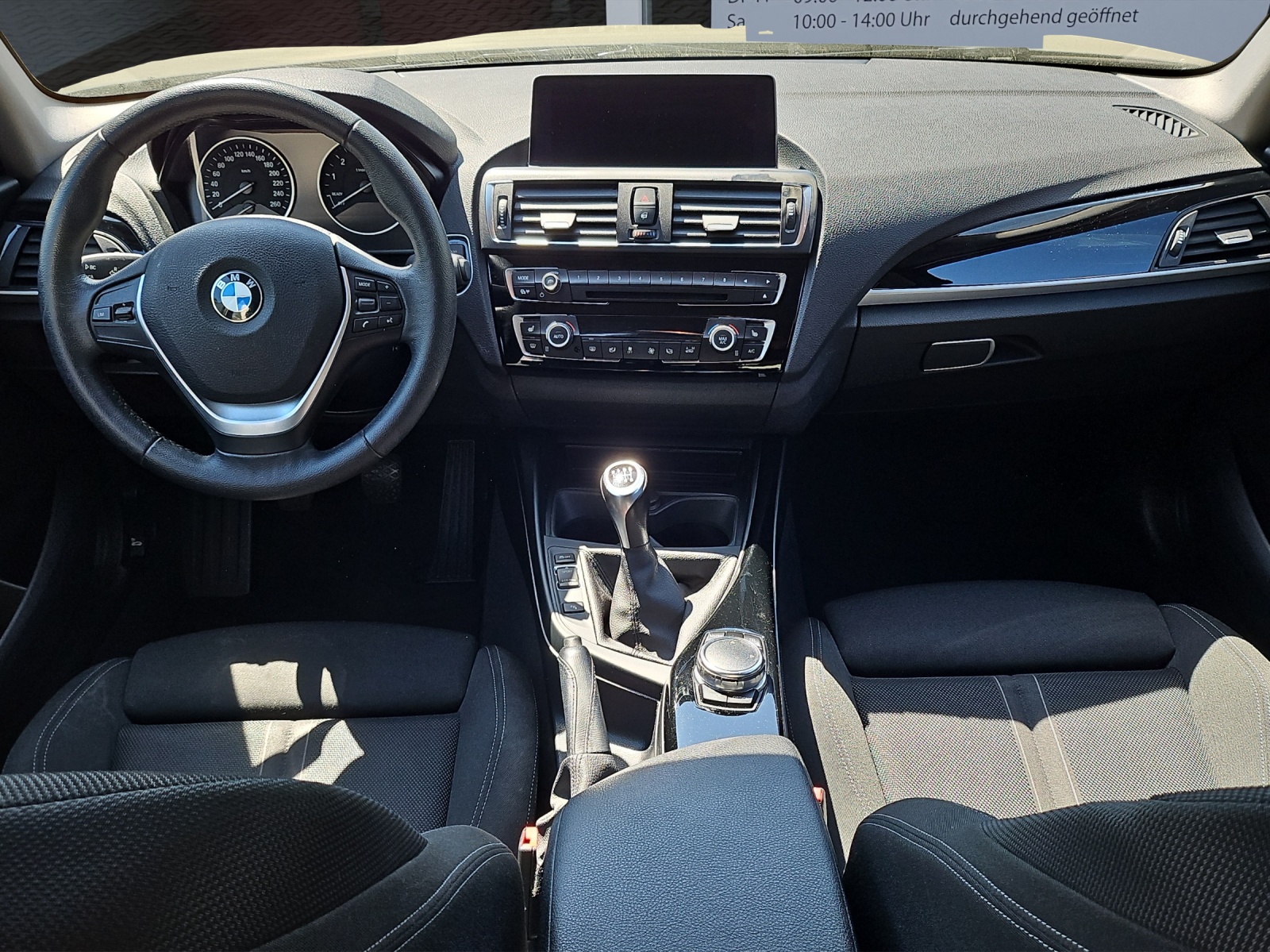 BMW 118i Sport Line-image-8
