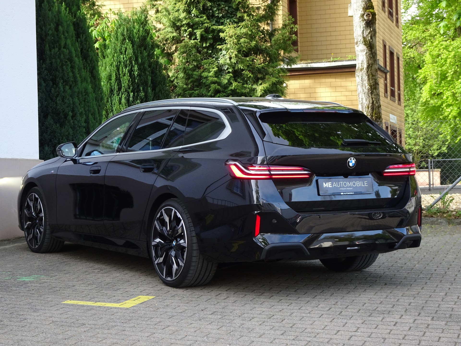 BMW 540d xDrive 48V Touring M Sport Steptronic-image-3