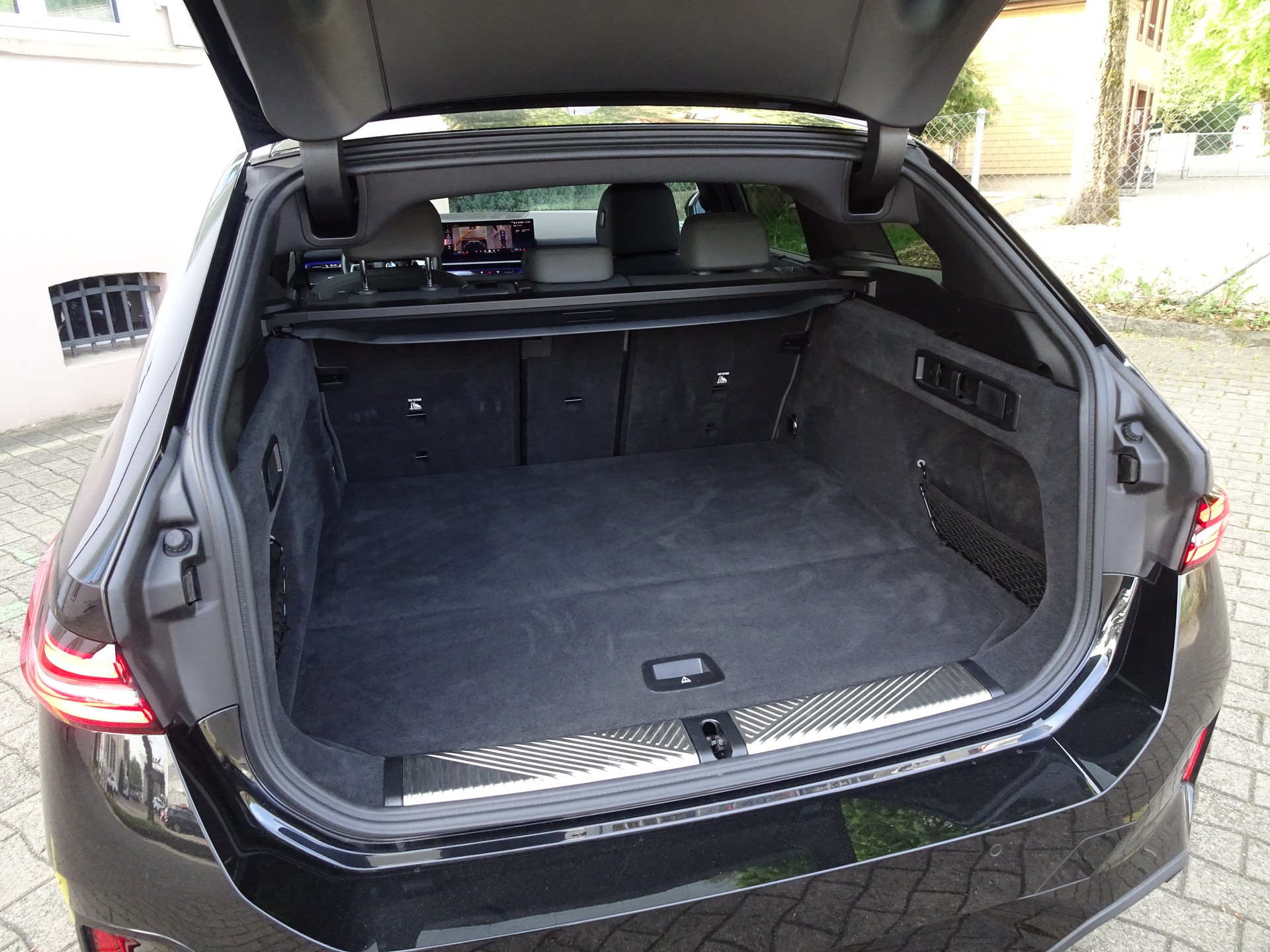 BMW 540d xDrive 48V Touring M Sport Steptronic-image-11