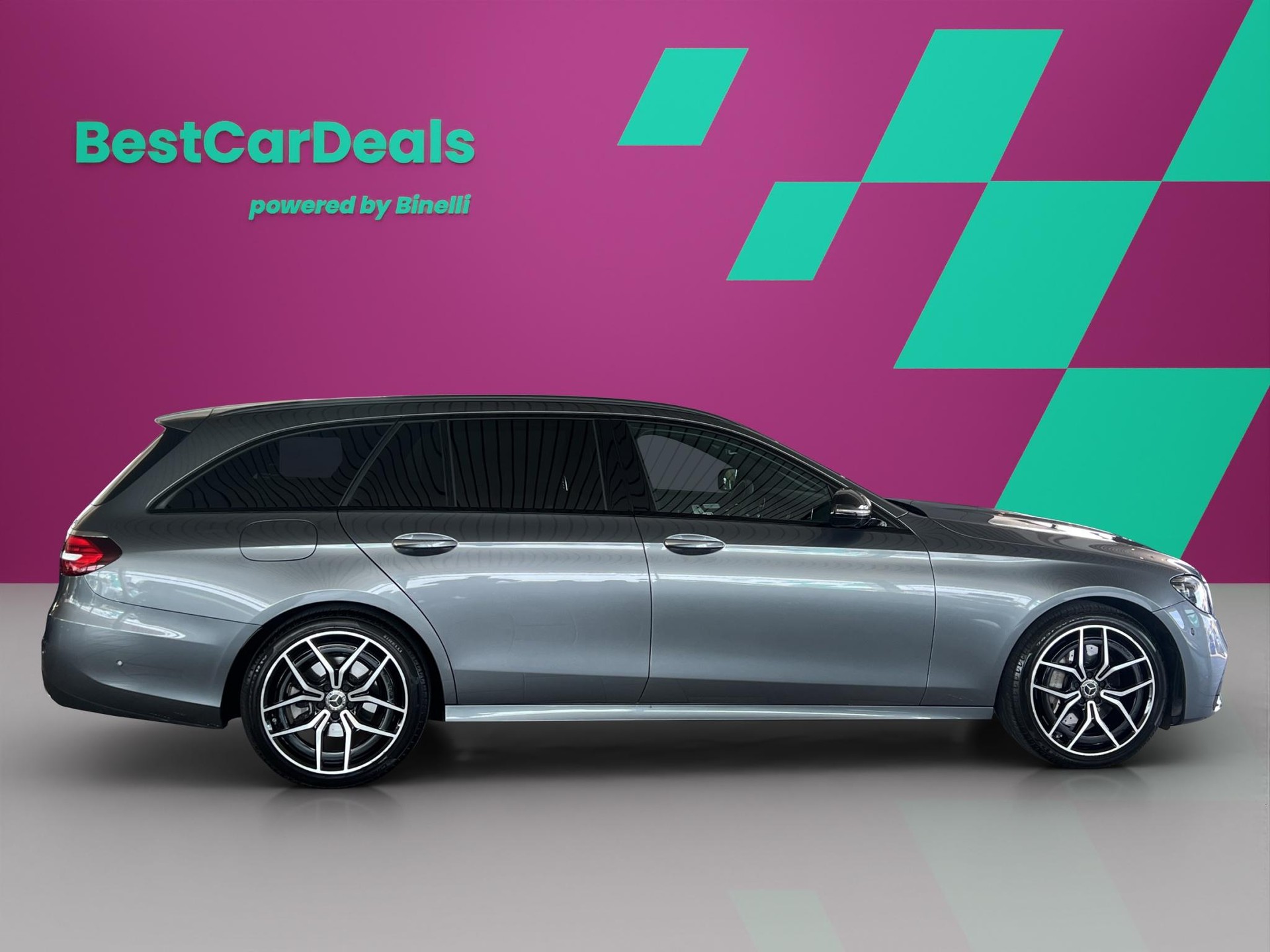 MERCEDES-BENZ E 220 d AMG Line 4matic Kombi-showroom-element-1