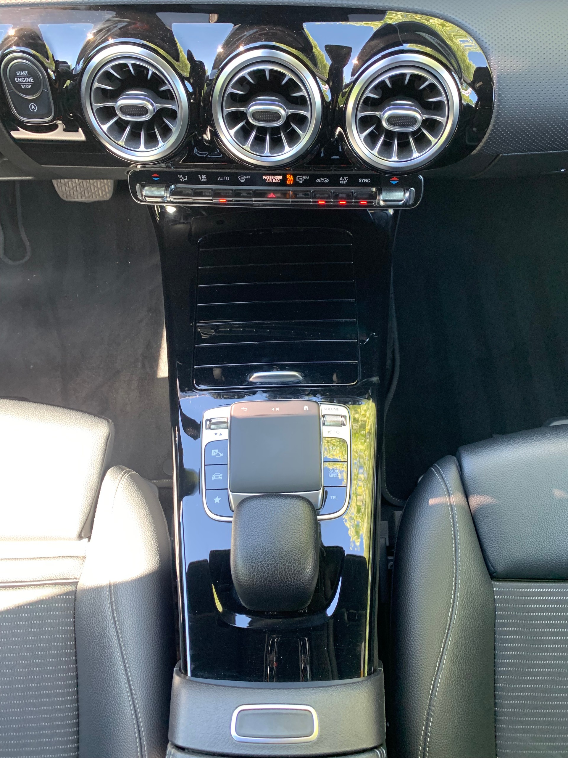 MERCEDES-BENZ A 200 Progressive 7G-DCT-image-22