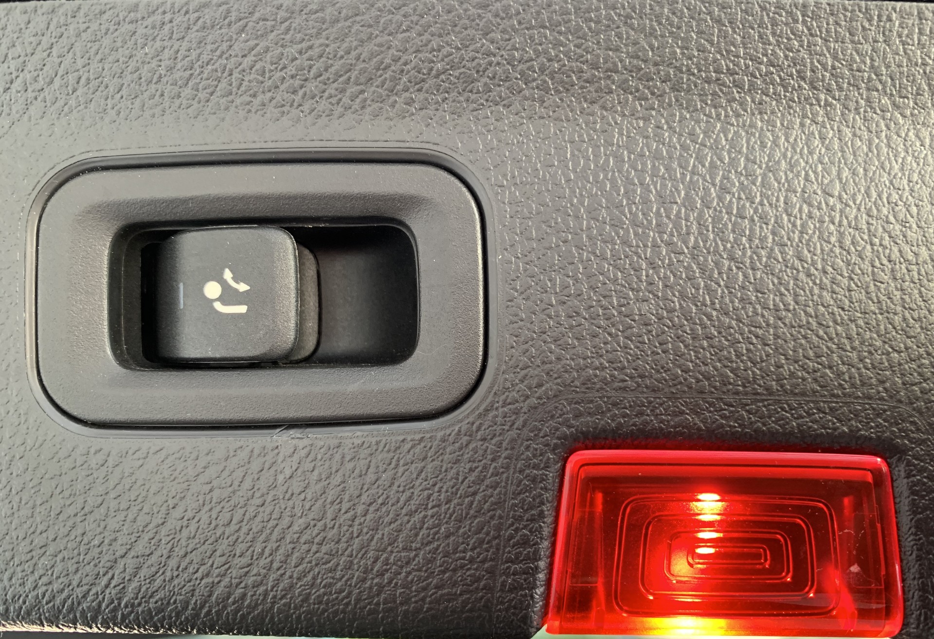 MERCEDES-BENZ A 200 Progressive 7G-DCT-image-12