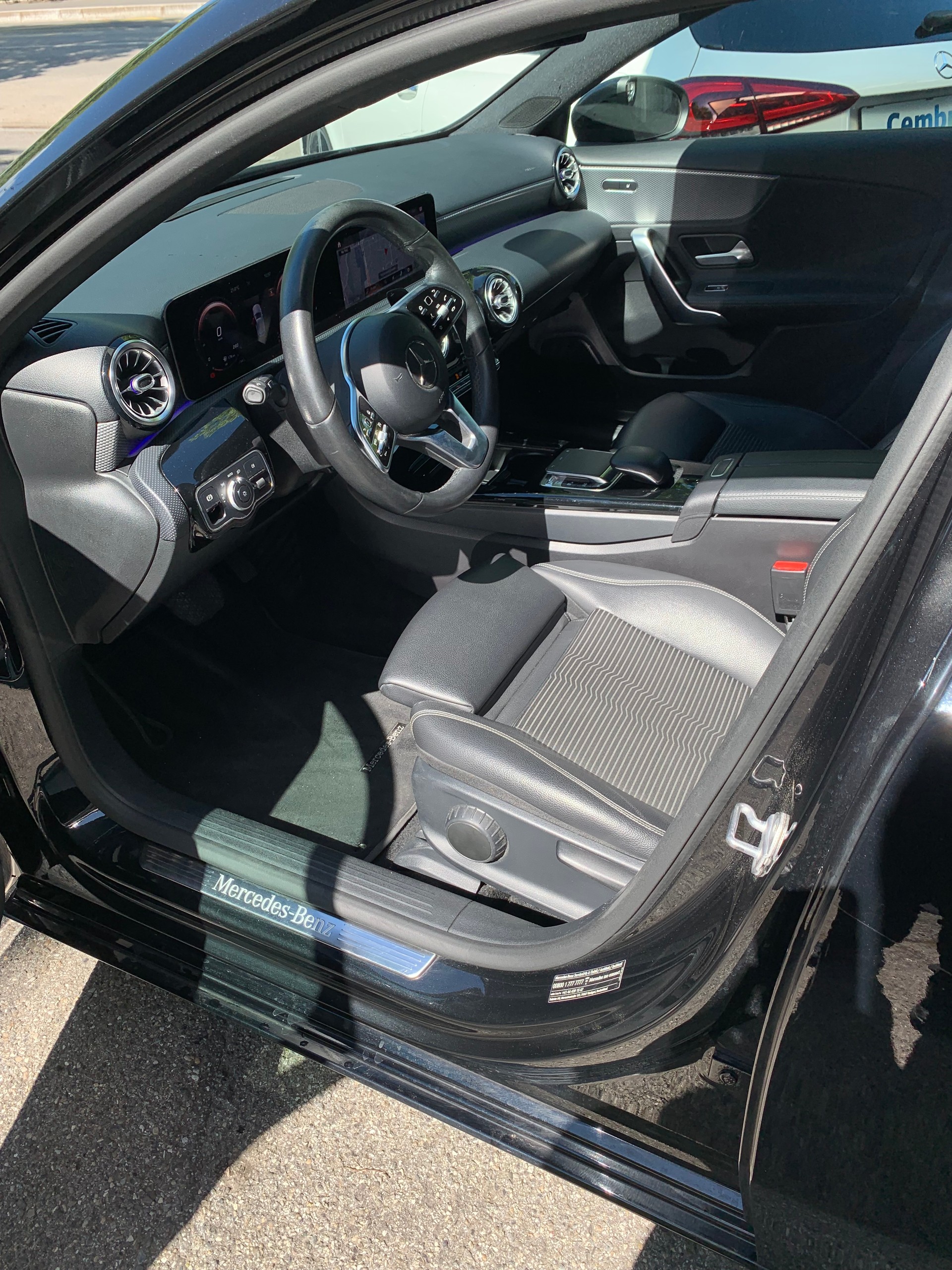 MERCEDES-BENZ A 200 Progressive 7G-DCT-image-14