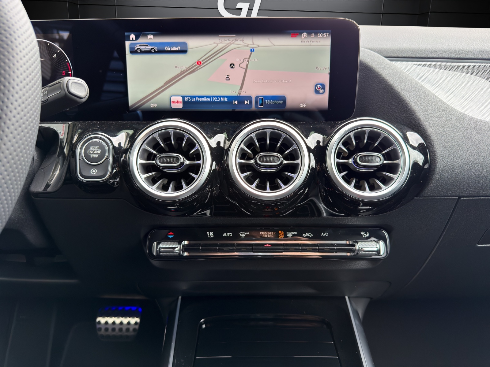MERCEDES-BENZ GLA 220d 4Matic 8G-DCTSwiss Star-image-13