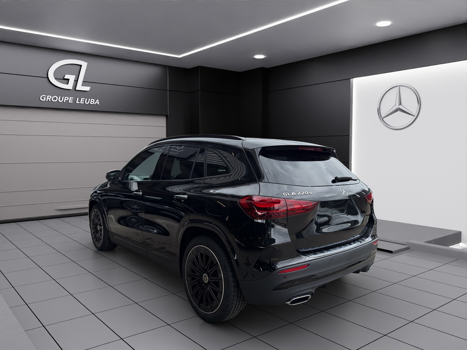 MERCEDES-BENZ GLA 220d 4Matic 8G-DCTSwiss Star-showroom-element-3