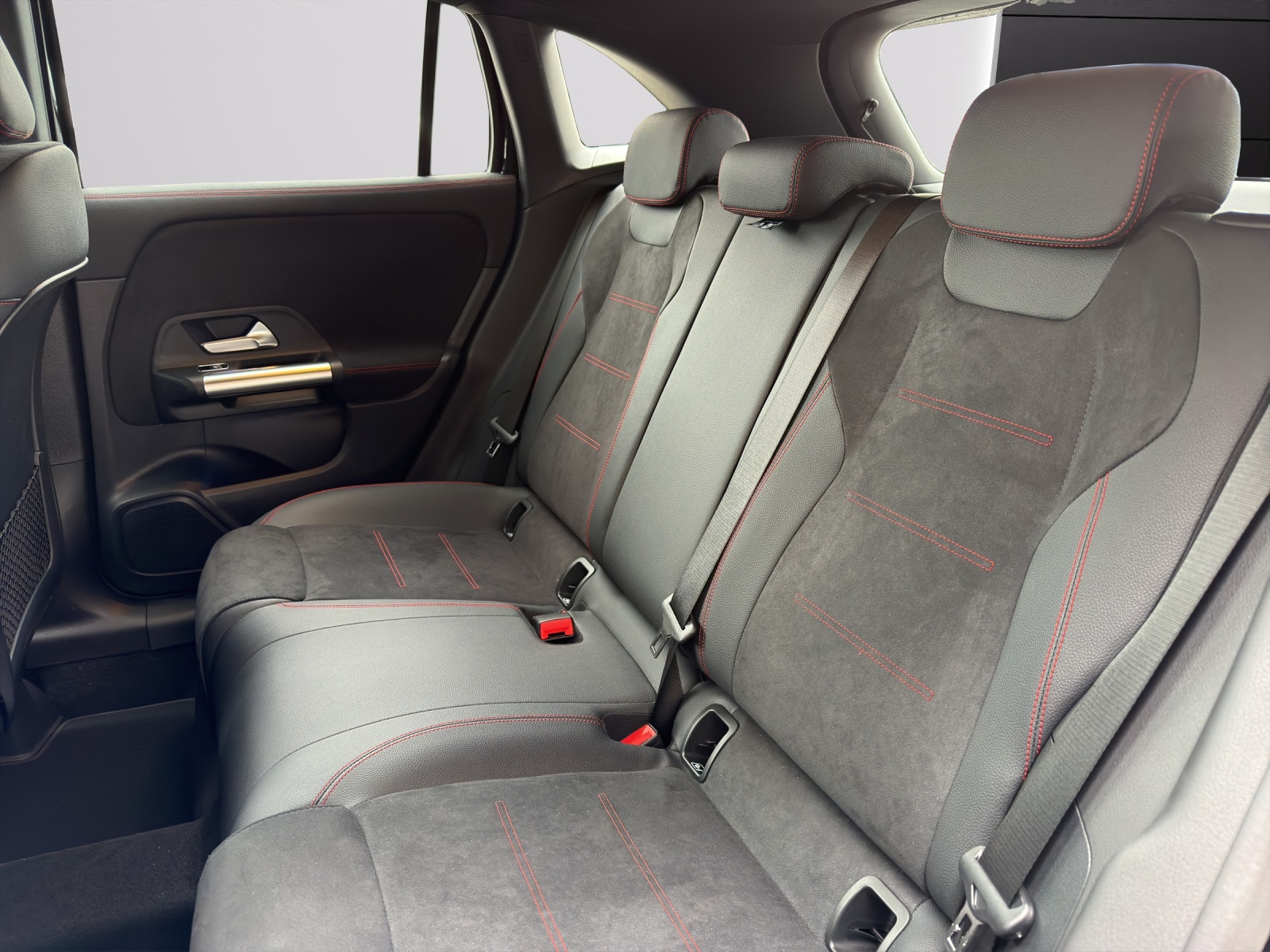 MERCEDES-BENZ GLA 220d 4Matic 8G-DCTSwiss Star-image-8
