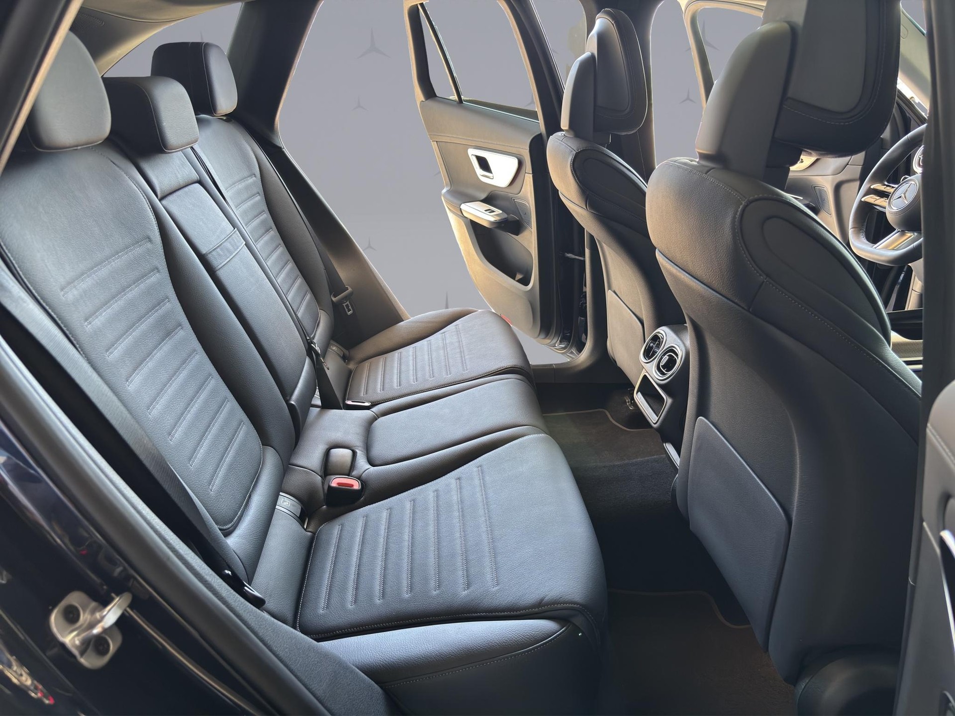 MERCEDES-BENZ GLC 300 AMG Line 4matic-image-15